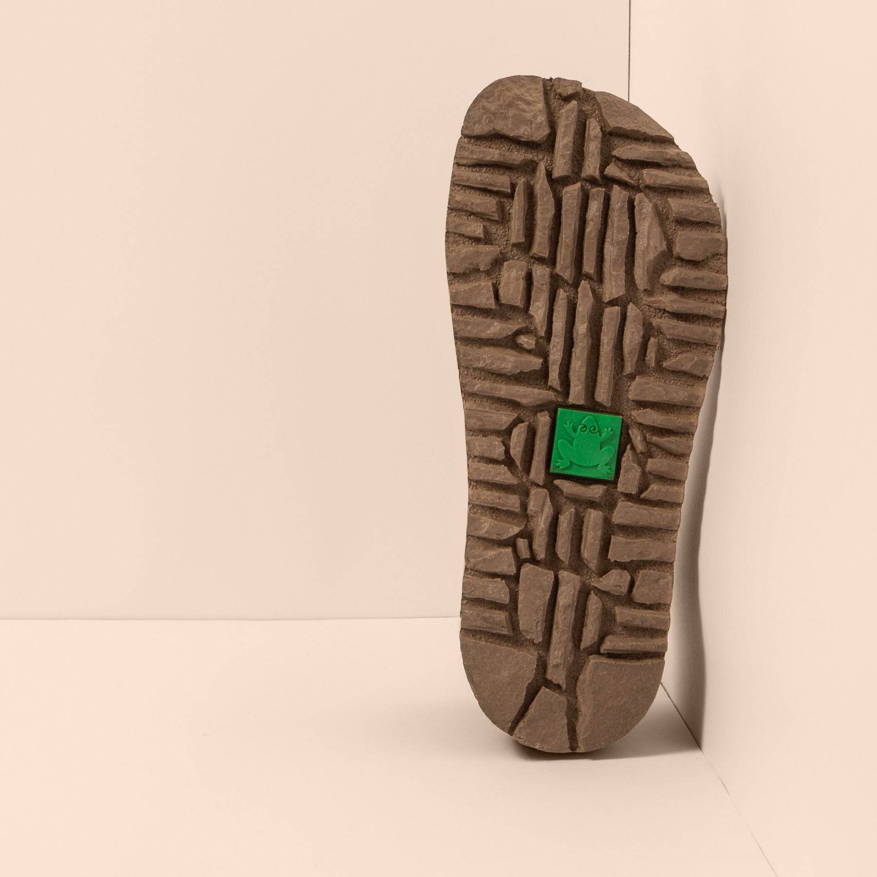 gid://shopify/Product/15700758004044_3