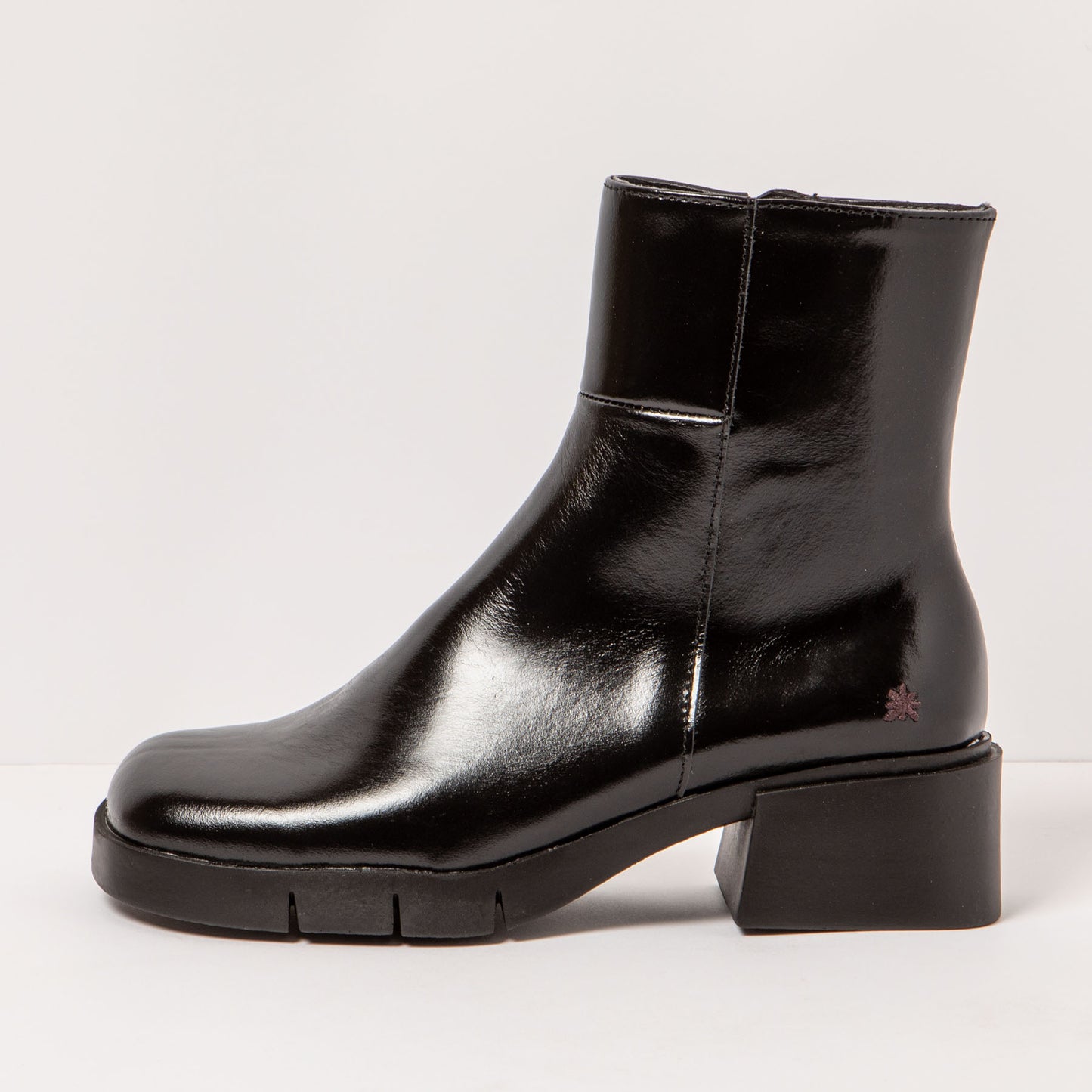 gid://shopify/Product/15693784875340_1