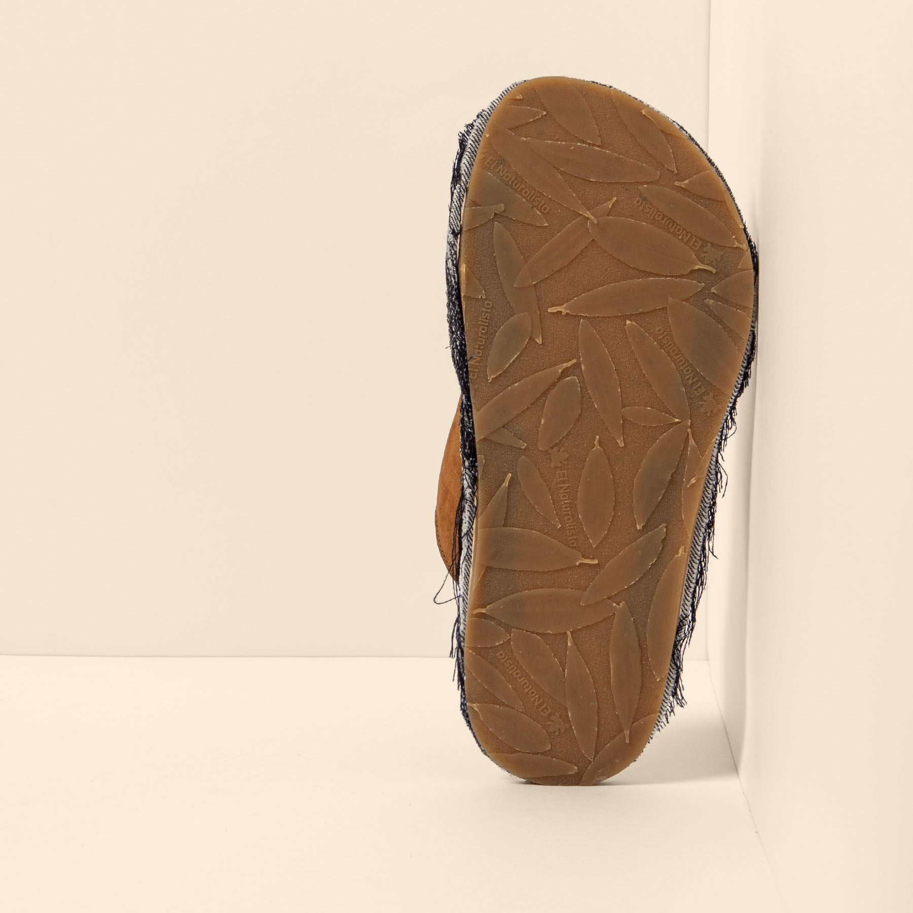 gid://shopify/Product/15700701675852_3