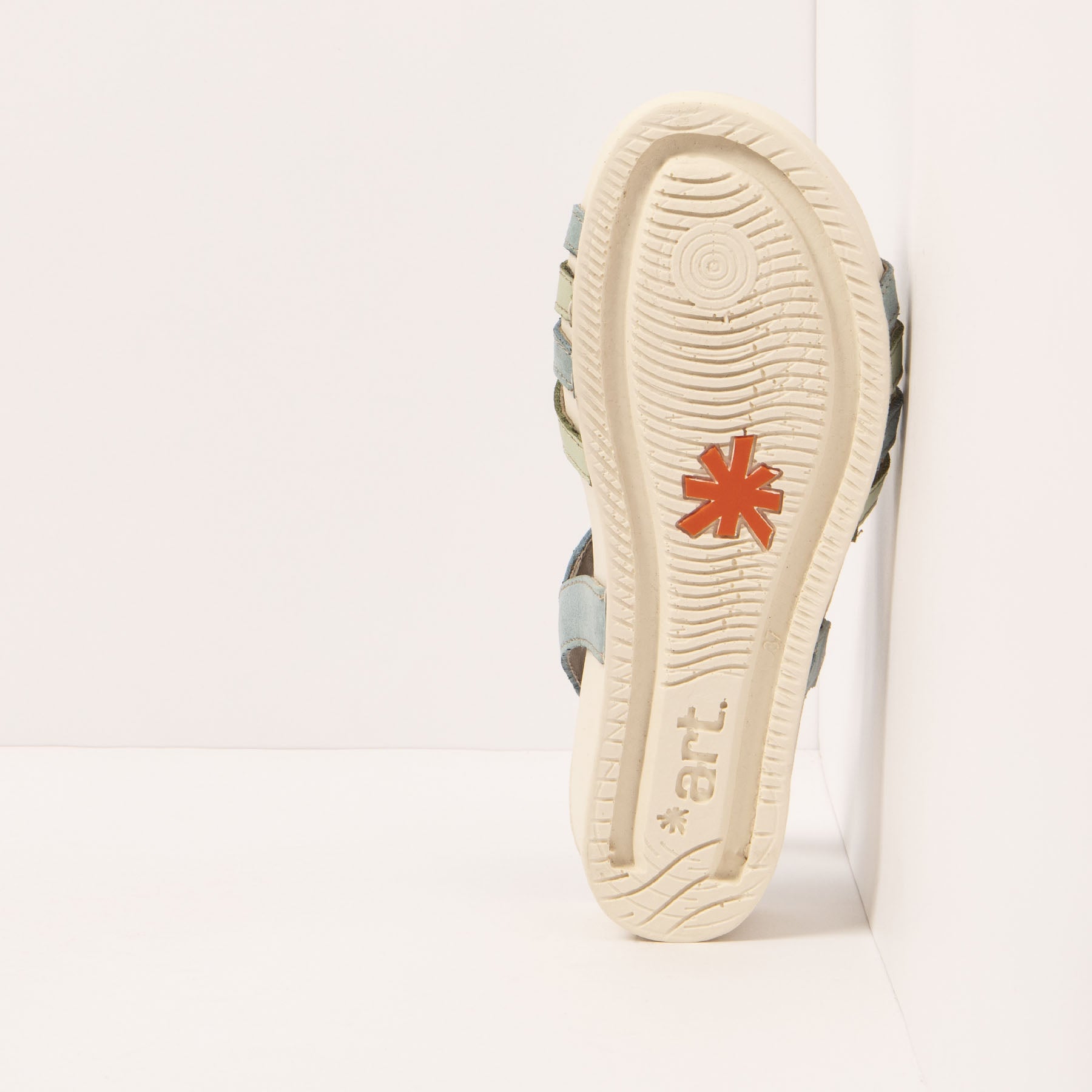 gid://shopify/Product/15693503168844_3