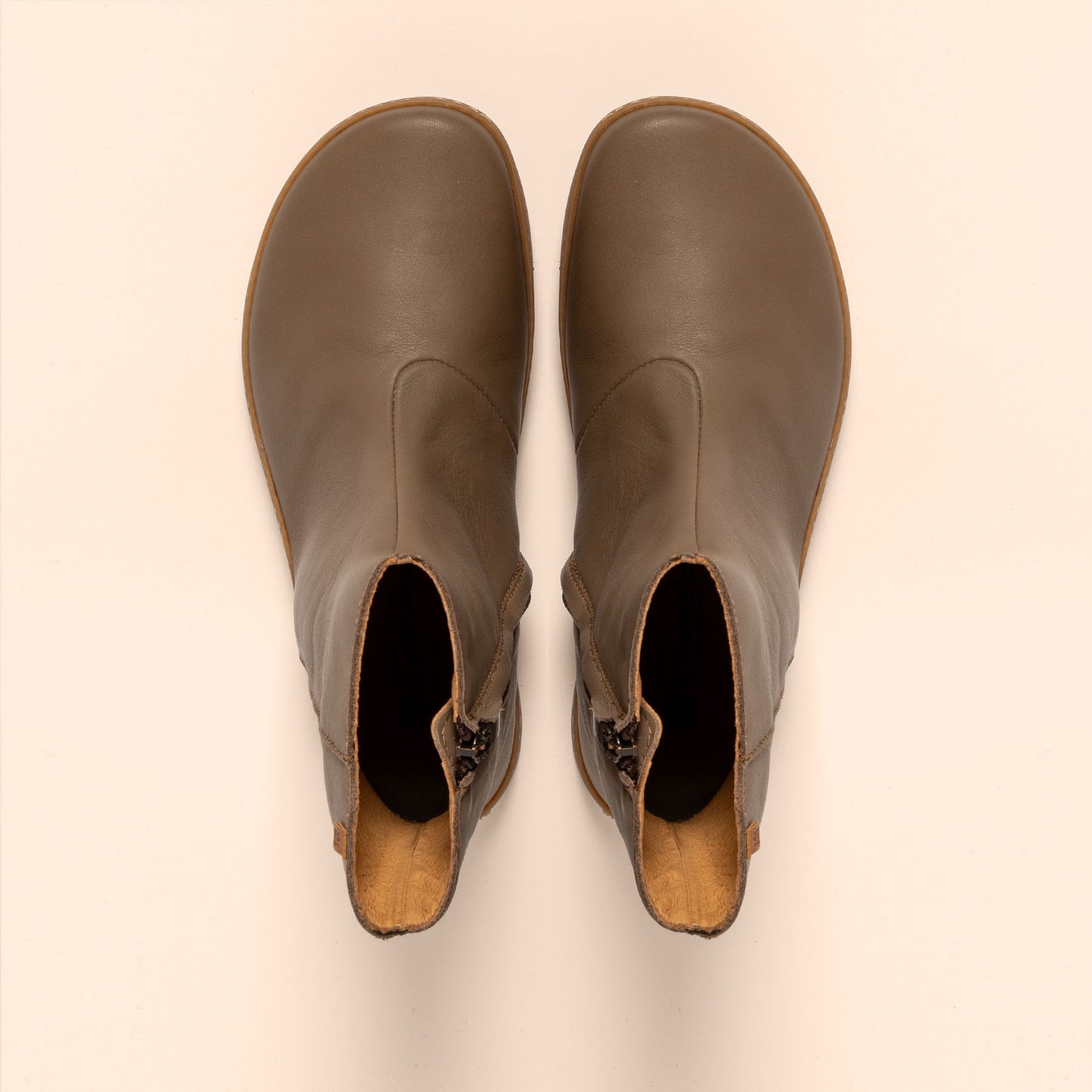 gid://shopify/Product/15700868825420_4
