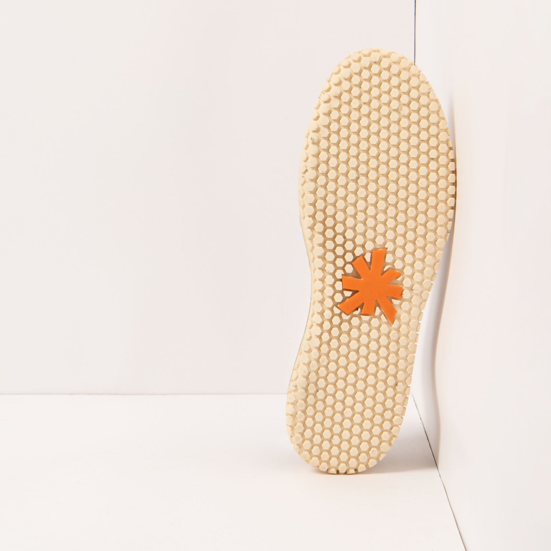 gid://shopify/Product/15694129856844_3