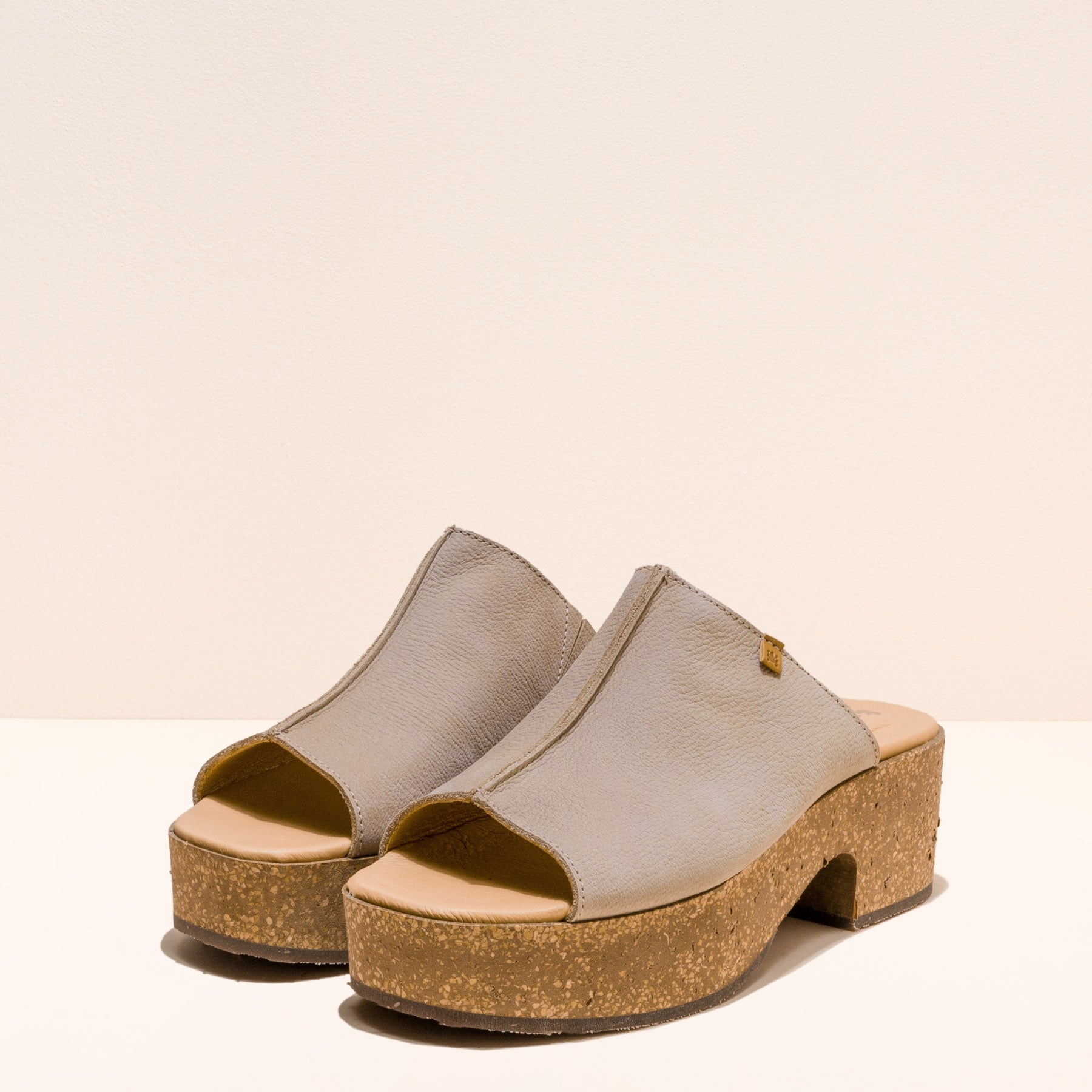 gid://shopify/Product/15700133839180_5