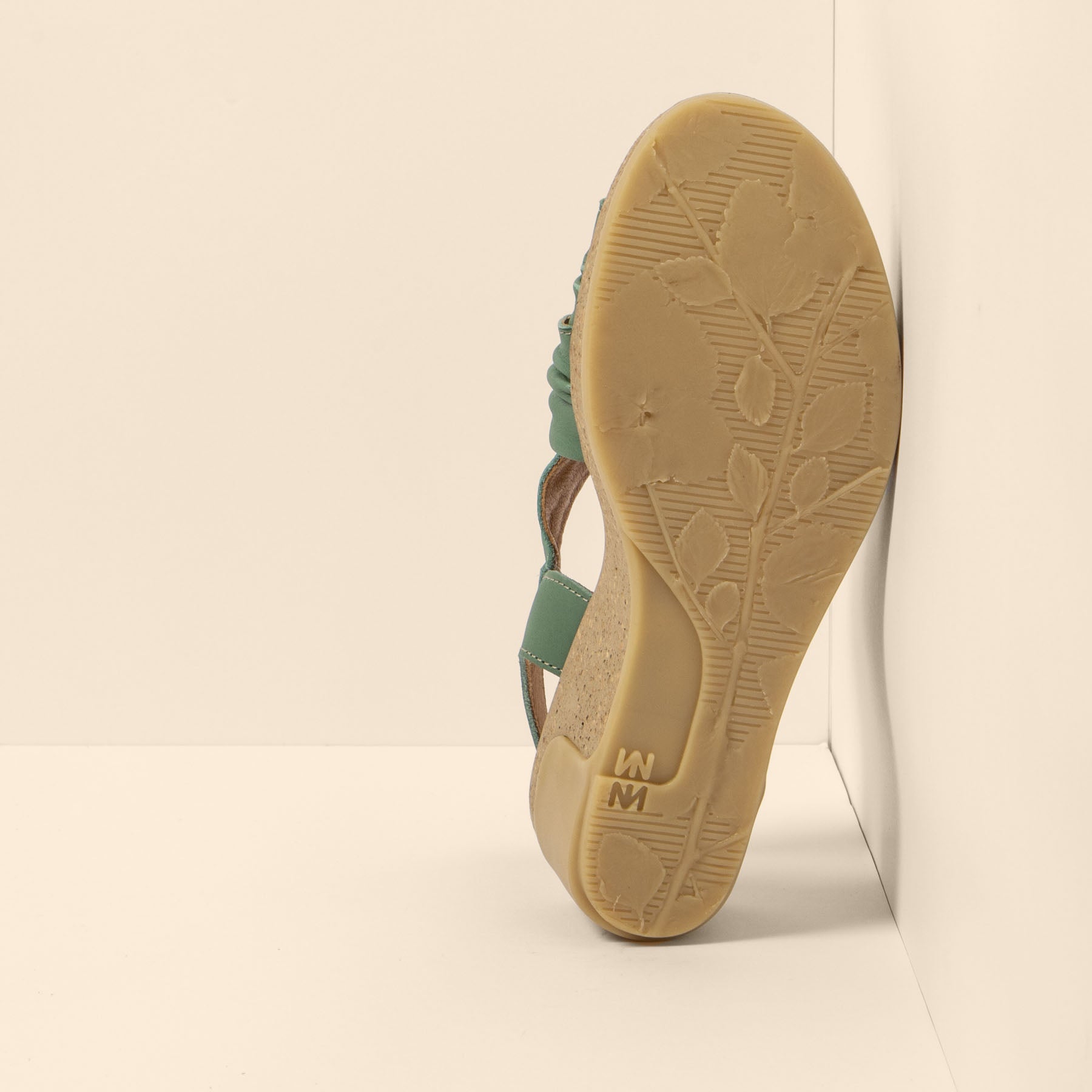 gid://shopify/Product/15699893748044_6