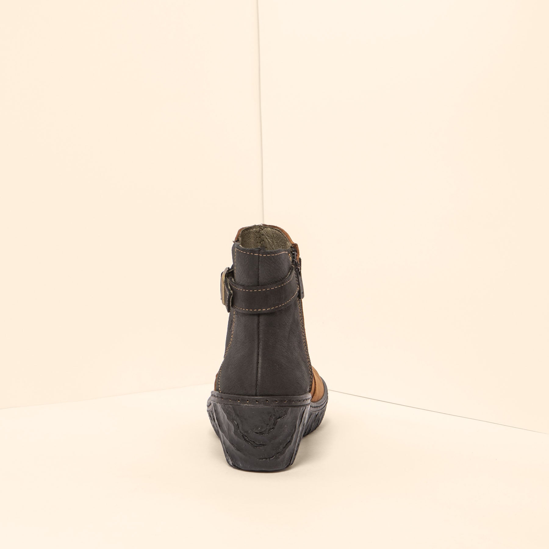 gid://shopify/Product/15699904790860_8