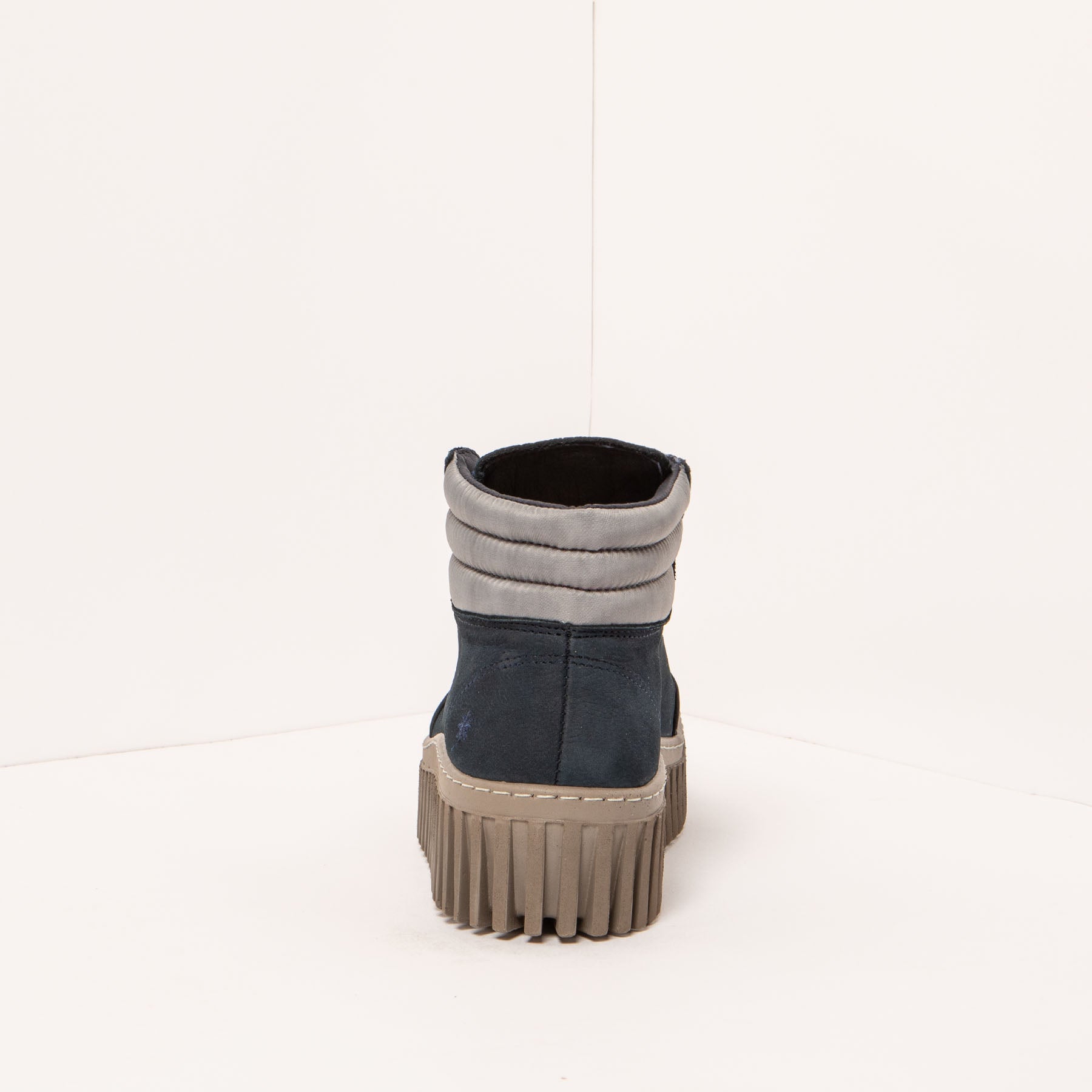 gid://shopify/Product/15694064976204_5