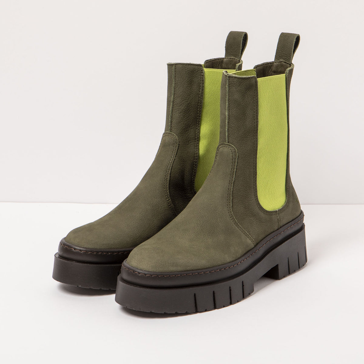 gid://shopify/Product/16171663851852_5