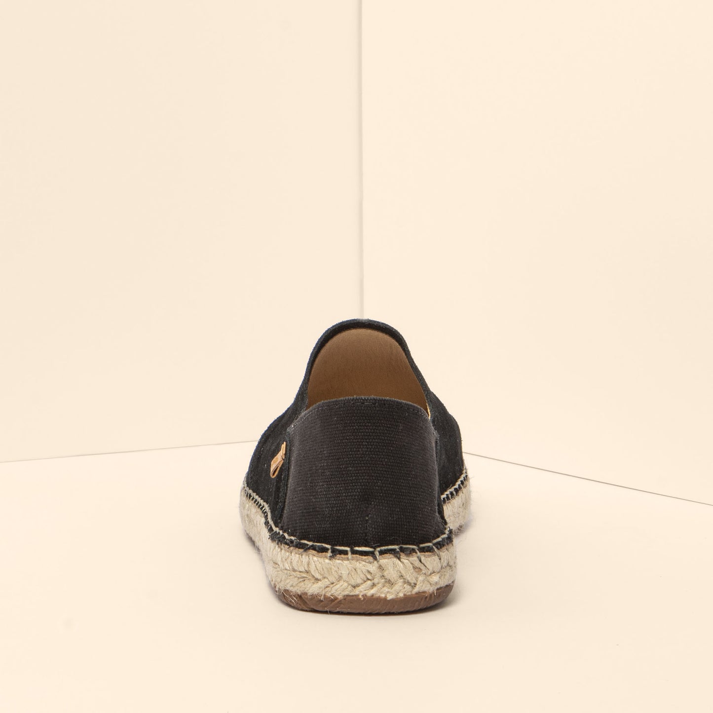 gid://shopify/Product/15700240662860_8