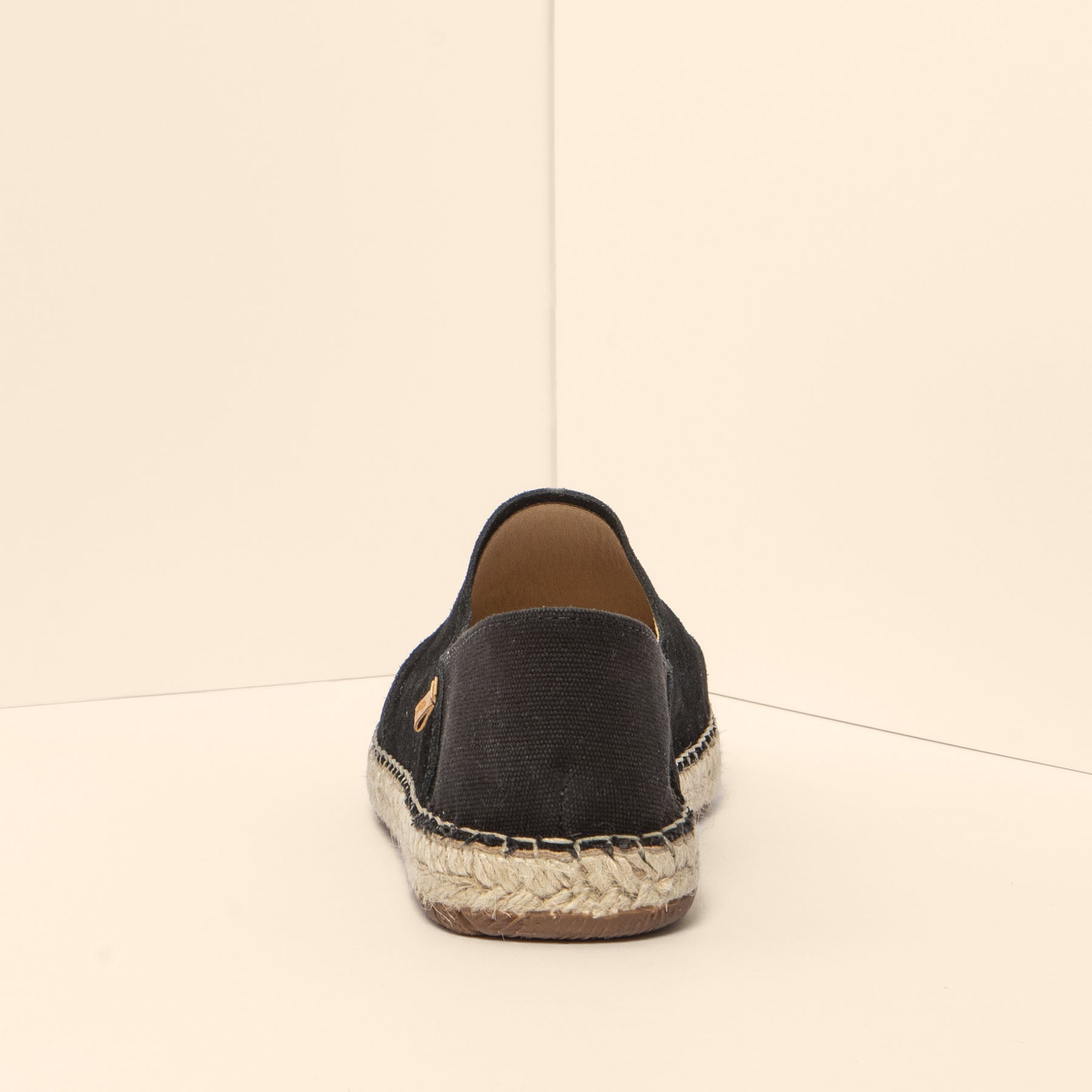 gid://shopify/Product/15700240662860_8