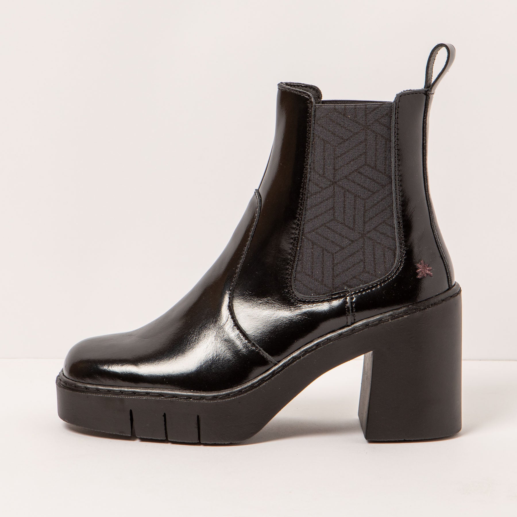 gid://shopify/Product/15694371455308_1