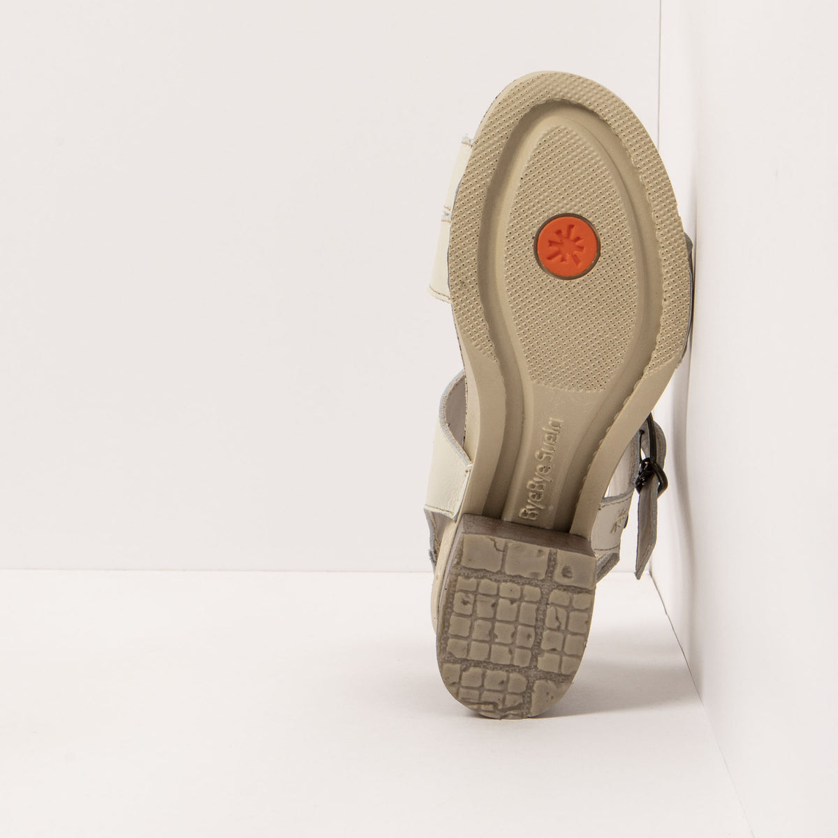 gid://shopify/Product/16171557224780_6