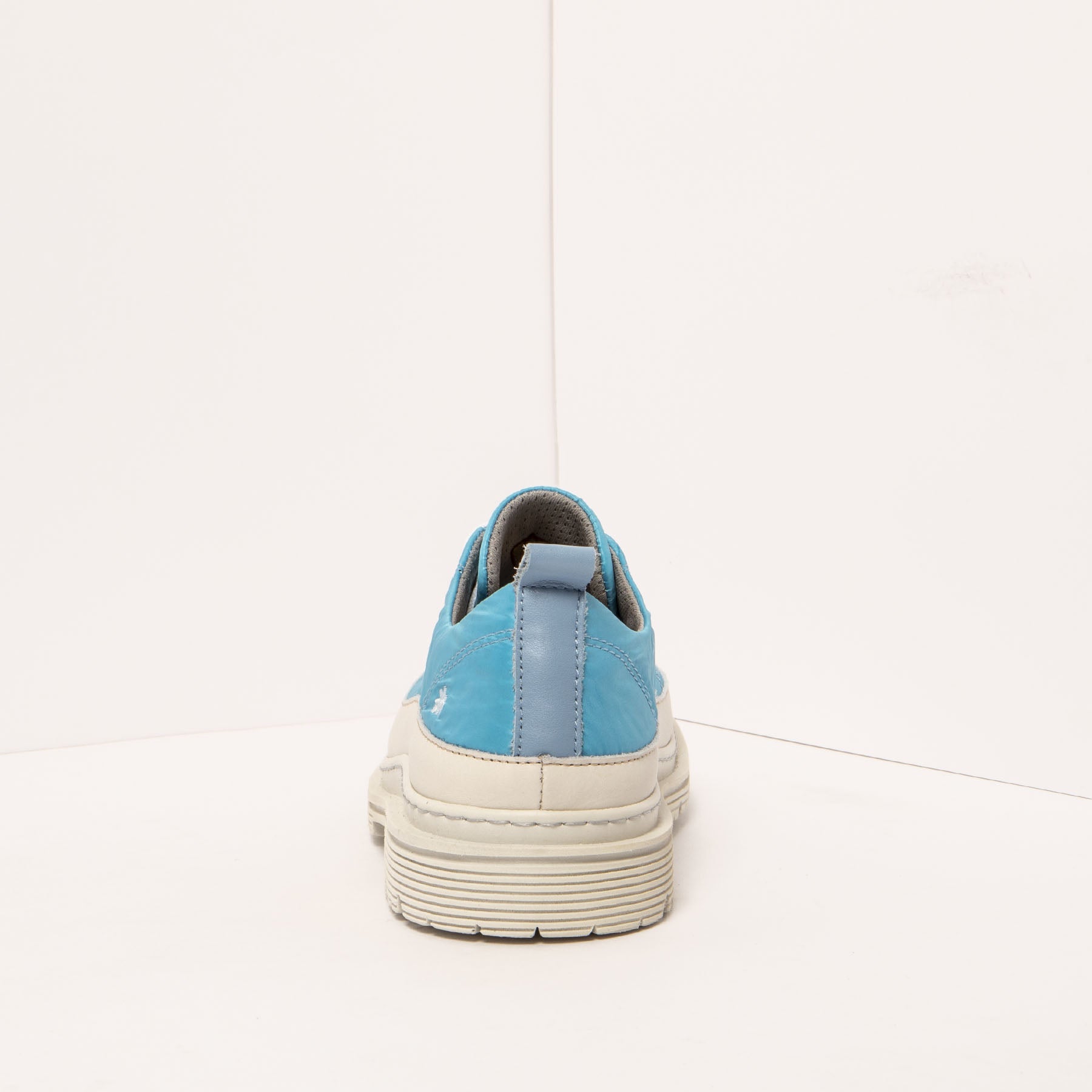 gid://shopify/Product/15693359907148_5