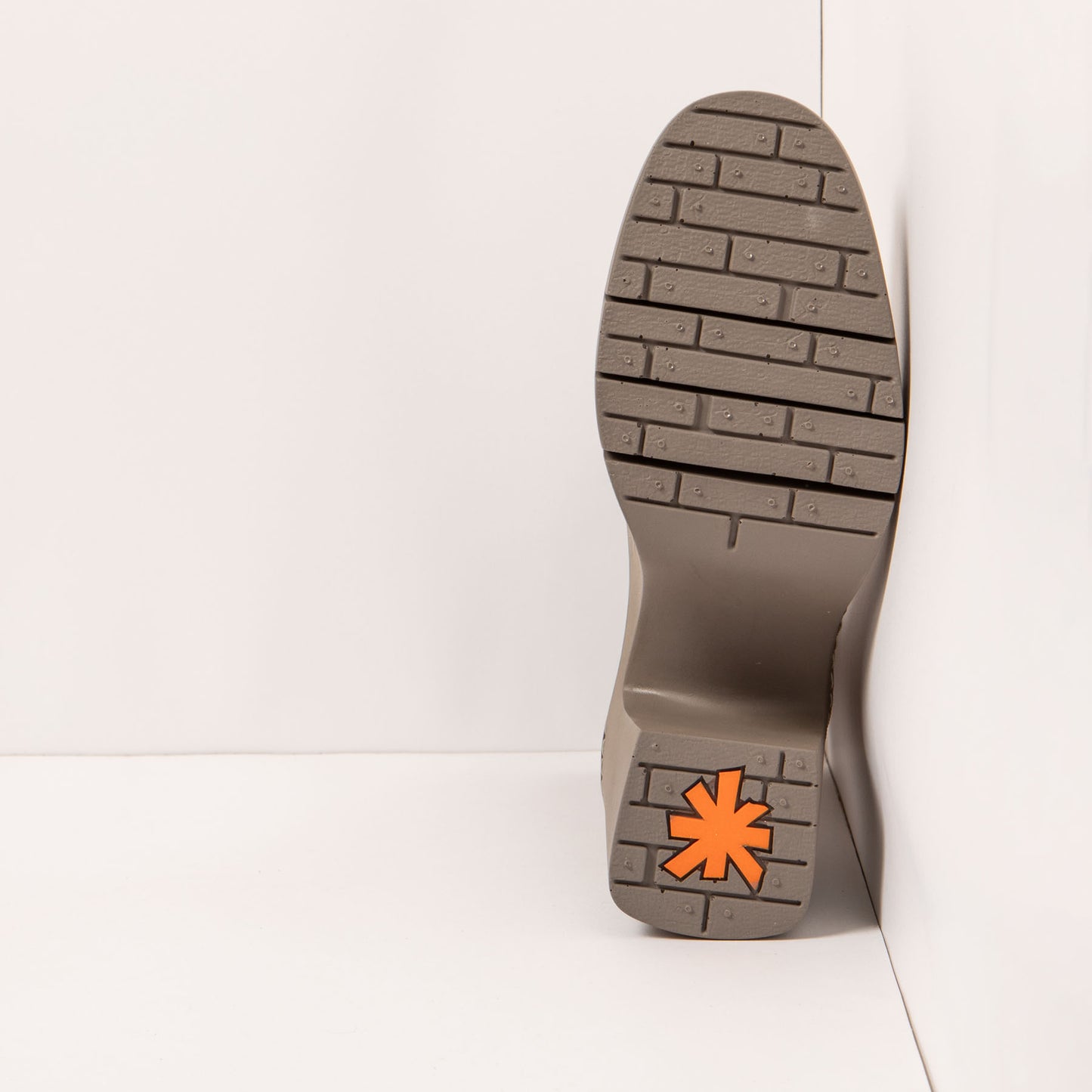 gid://shopify/Product/15694149714252_3
