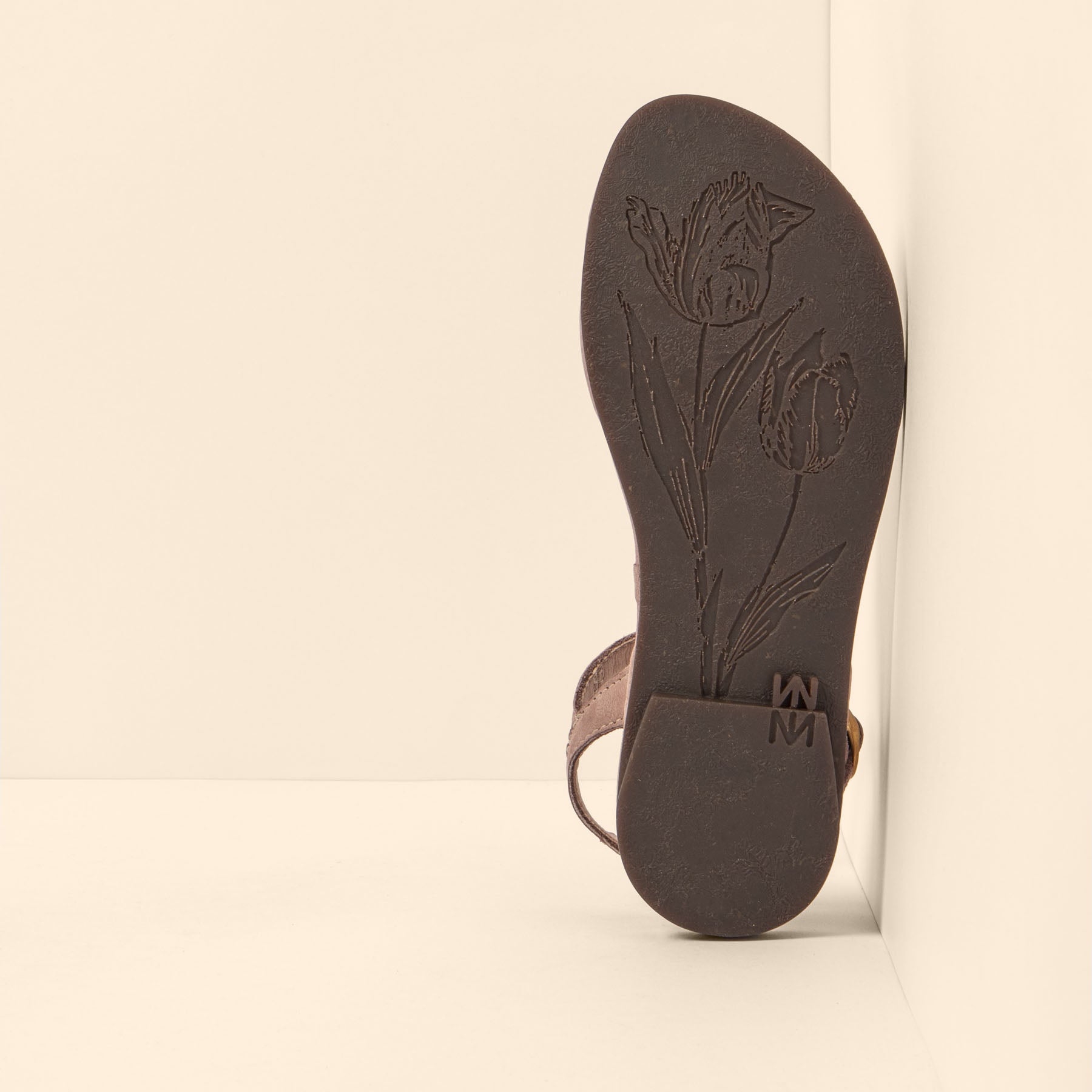 gid://shopify/Product/15700465779020_3