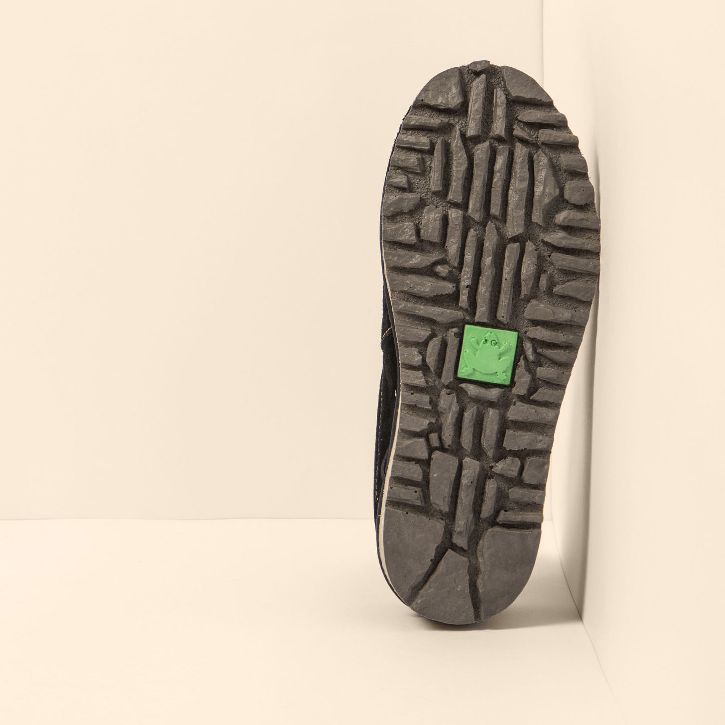 gid://shopify/Product/15700032127308_3