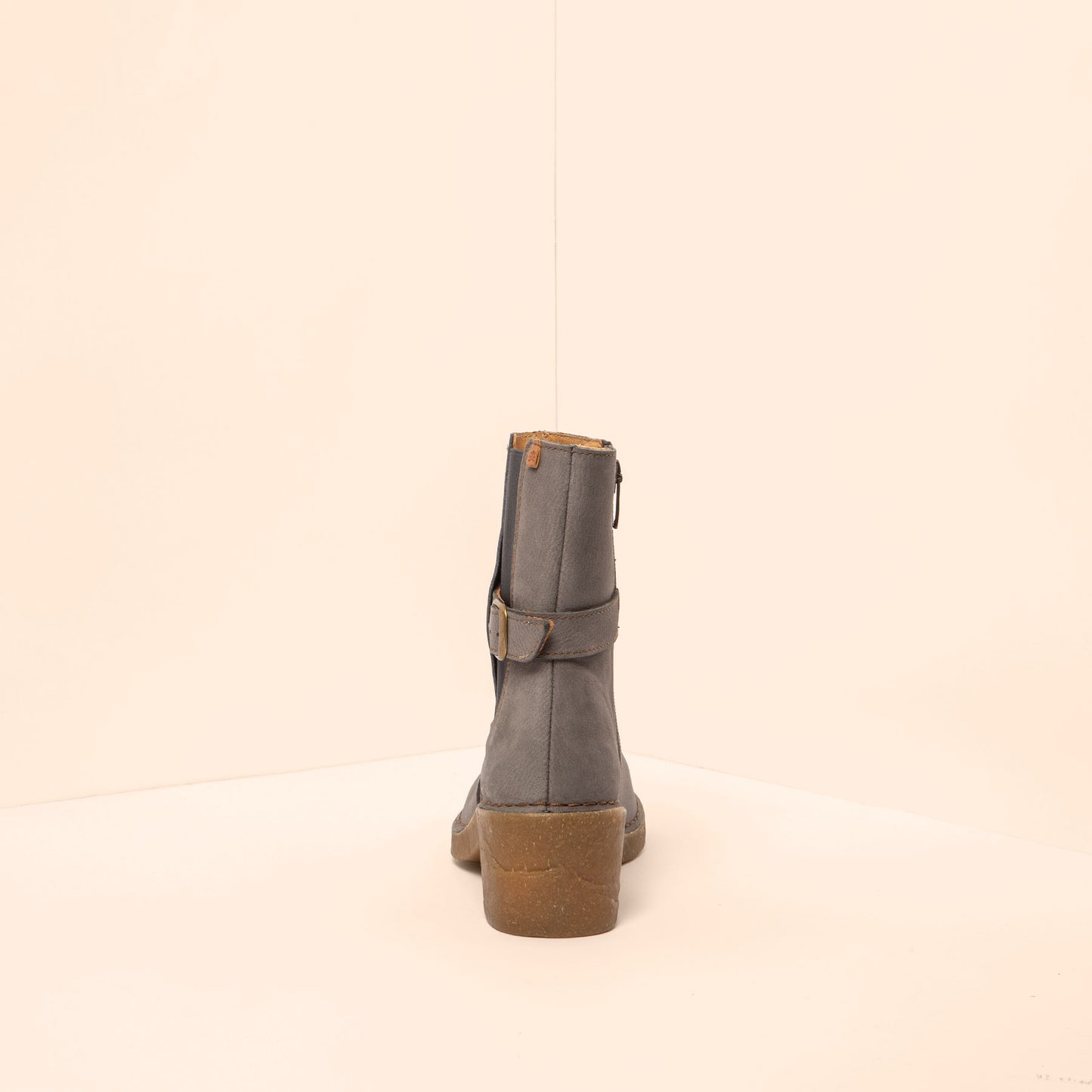 gid://shopify/Product/15700855685452_5