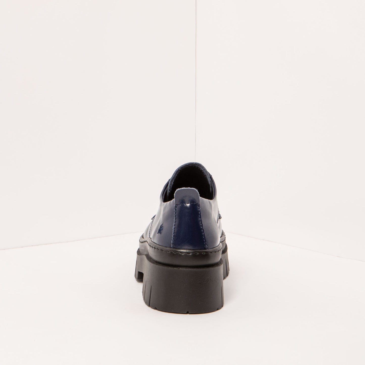 gid://shopify/Product/15694341538124_5