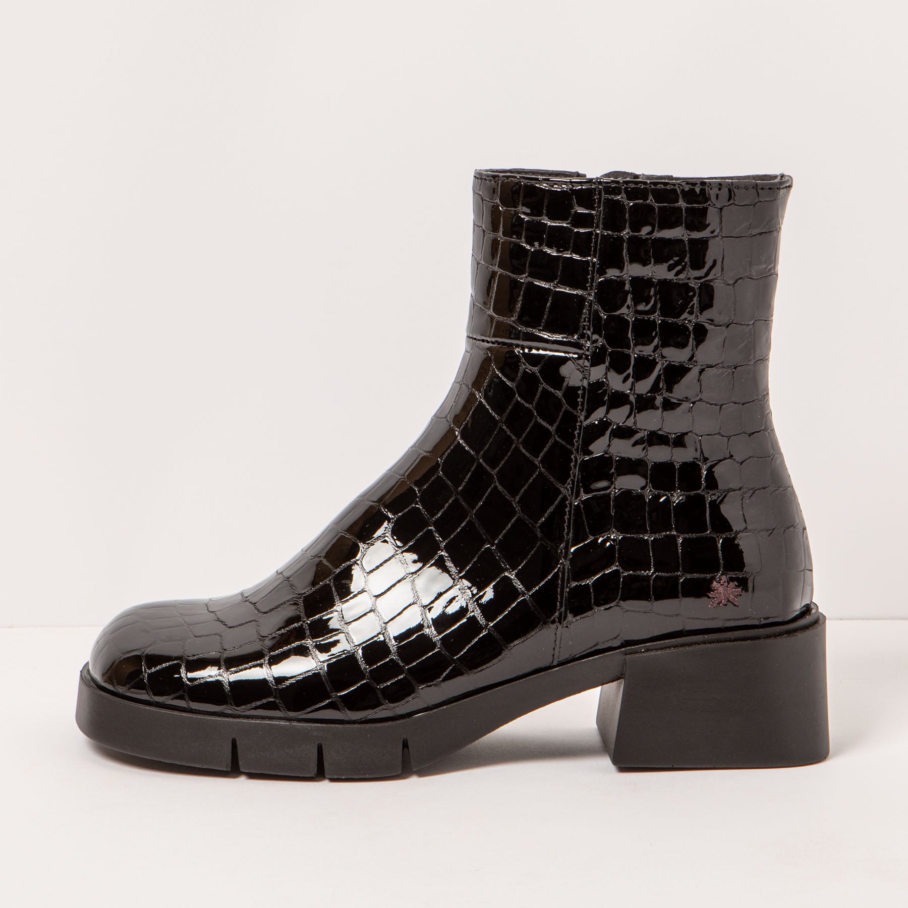 gid://shopify/Product/15693794804044_1