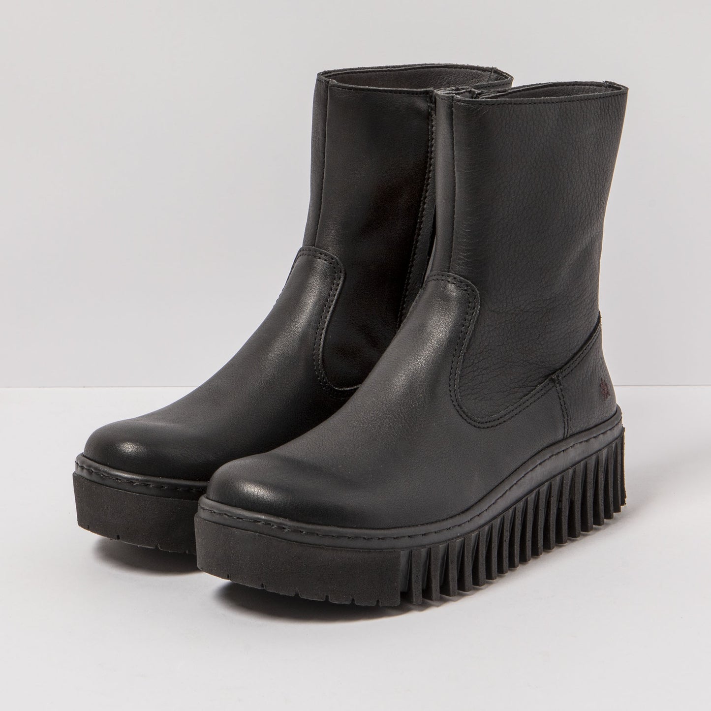 gid://shopify/Product/15785721758028_5
