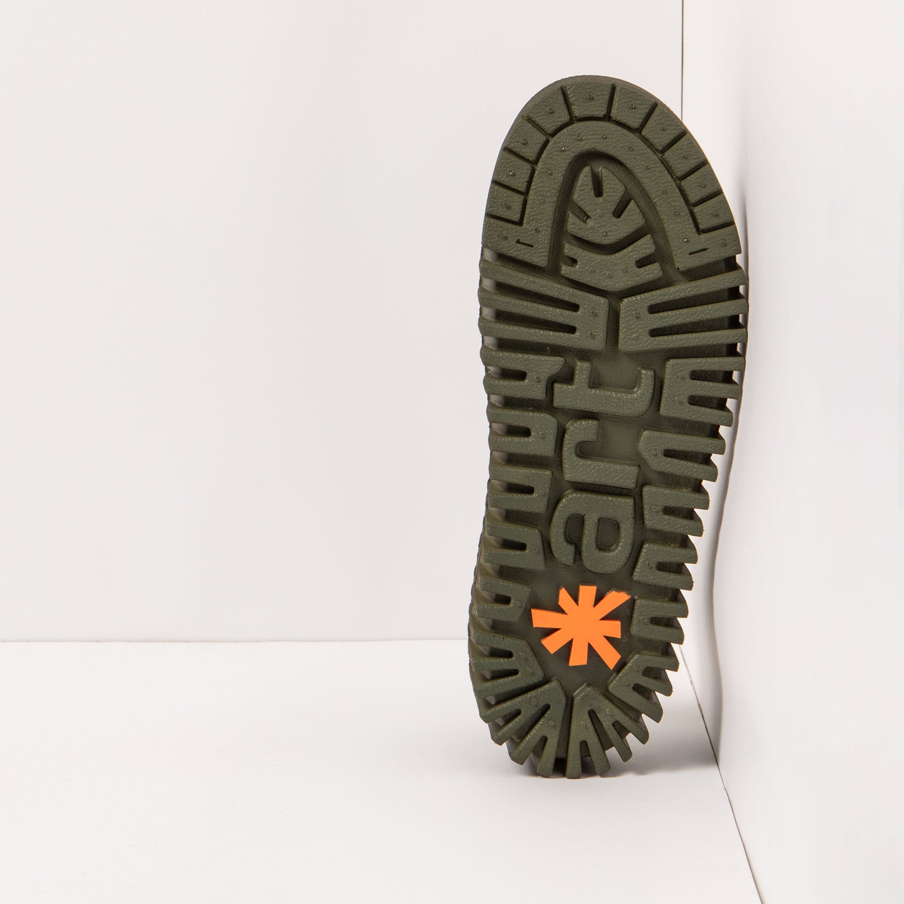 gid://shopify/Product/15694067564876_3
