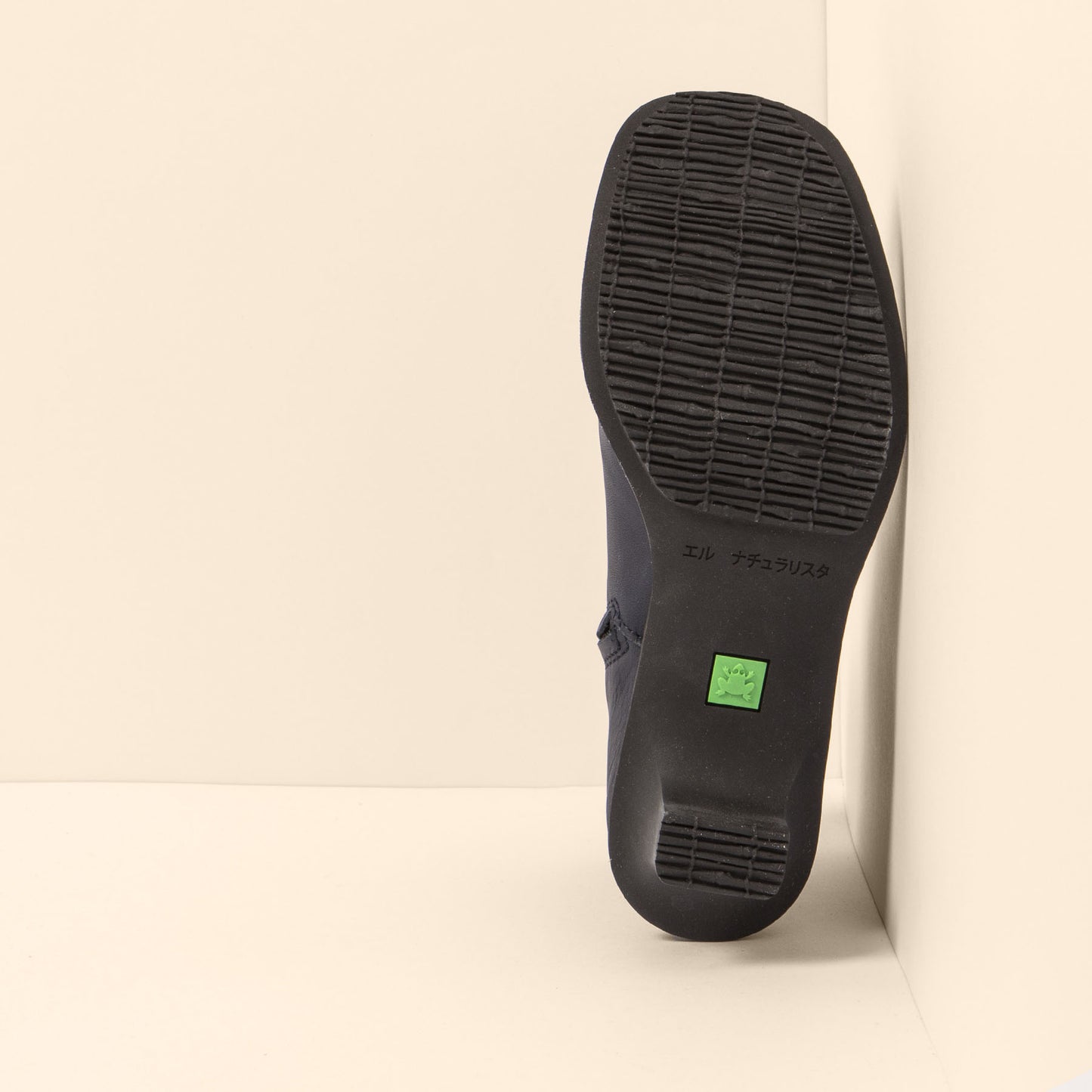 gid://shopify/Product/15700214612300_6