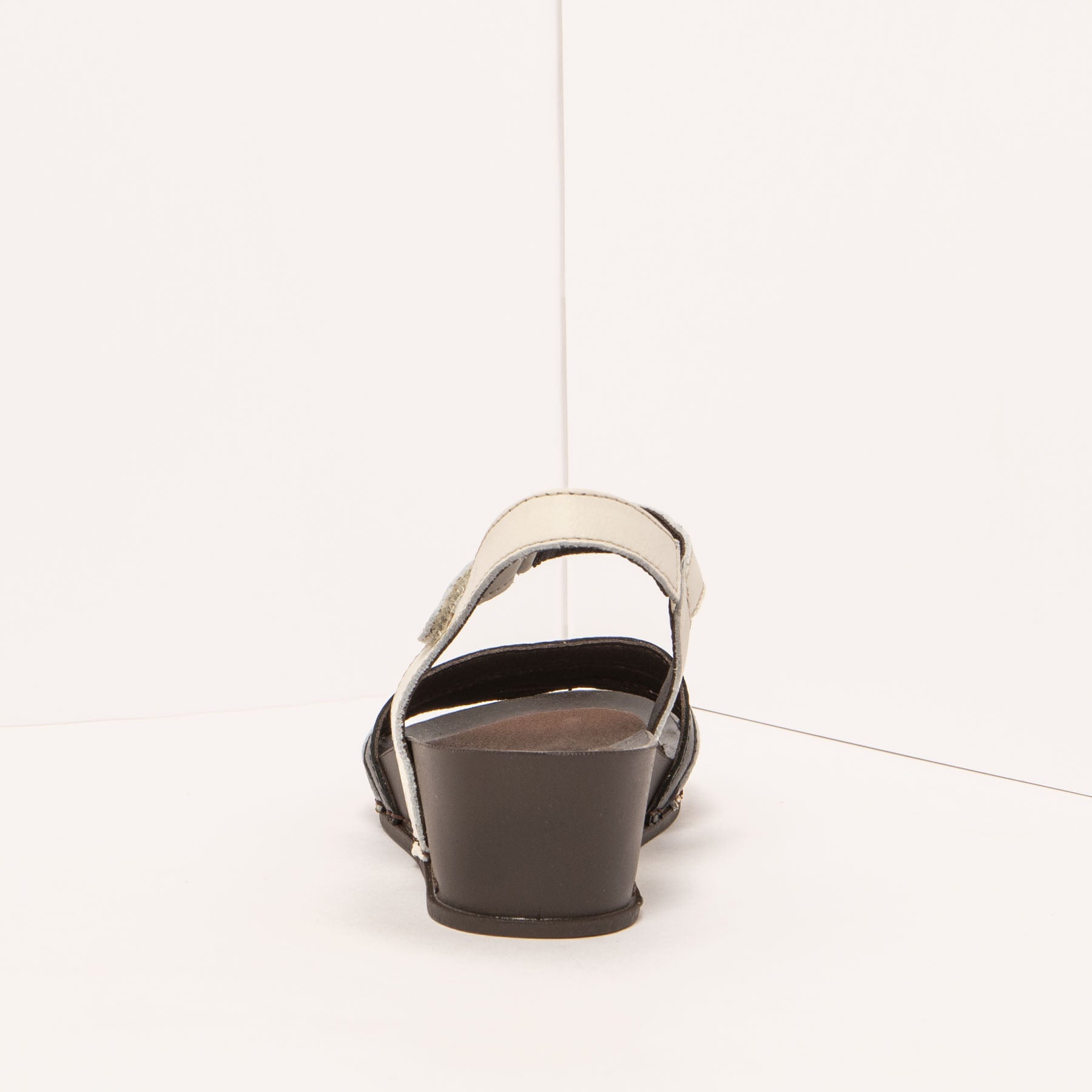 gid://shopify/Product/15693498188108_5