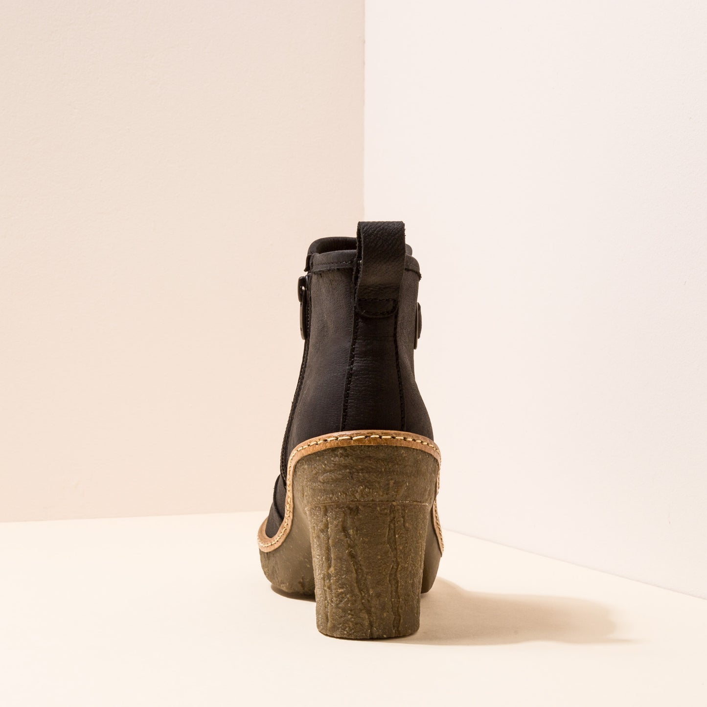 gid://shopify/Product/15699913048396_6