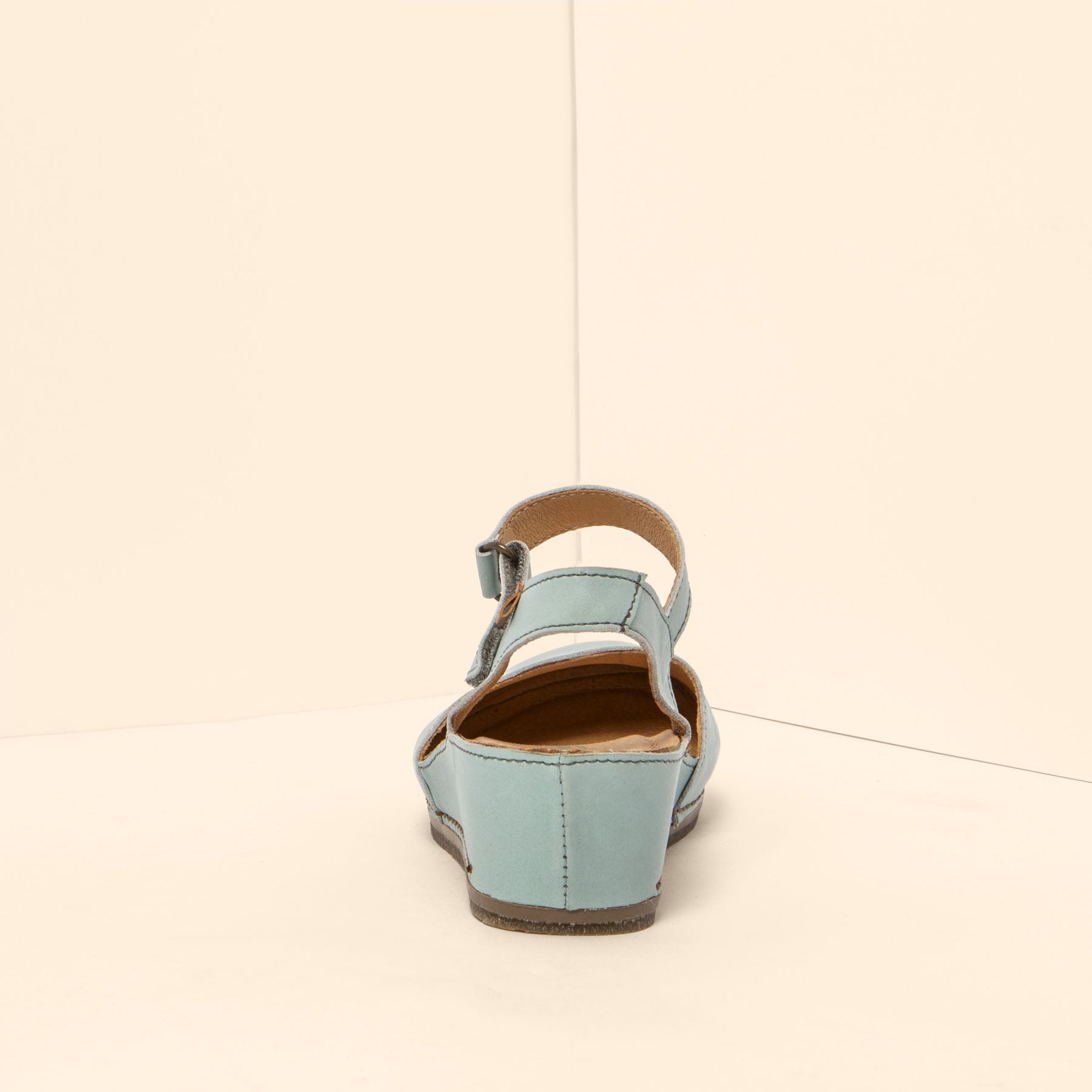 gid://shopify/Product/15700565950796_5