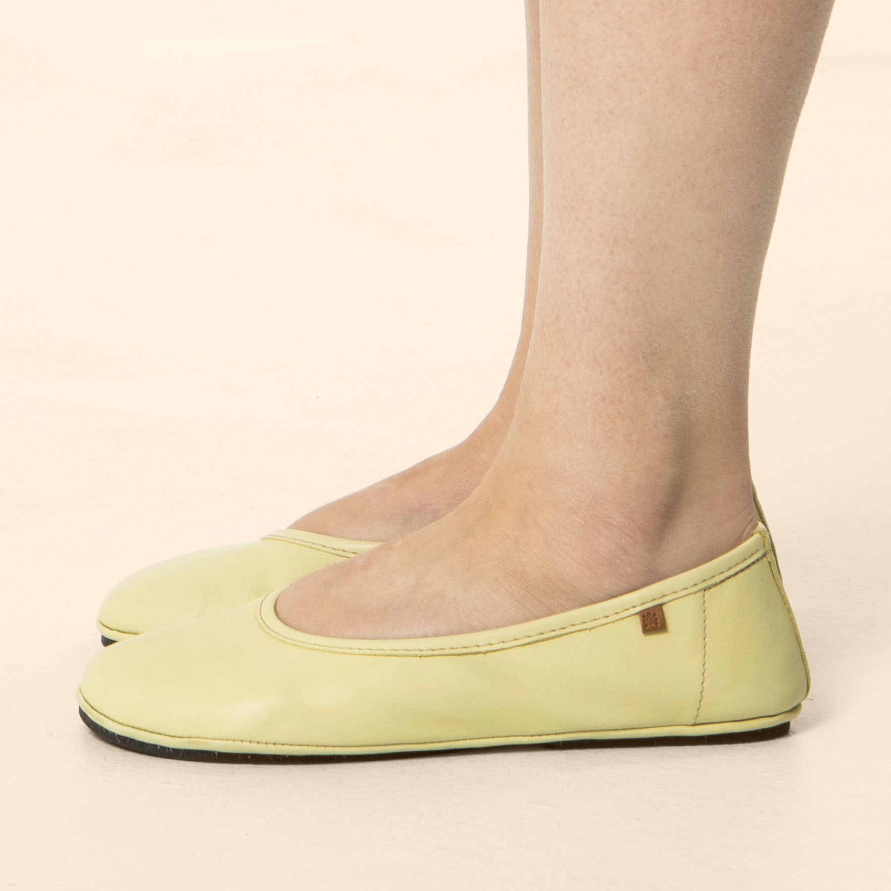 gid://shopify/Product/15700543897932_1
