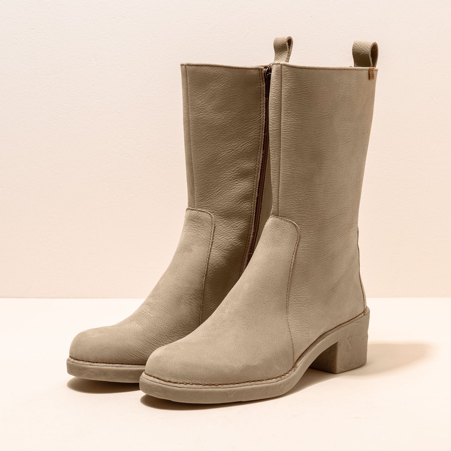 gid://shopify/Product/15700047233356_5
