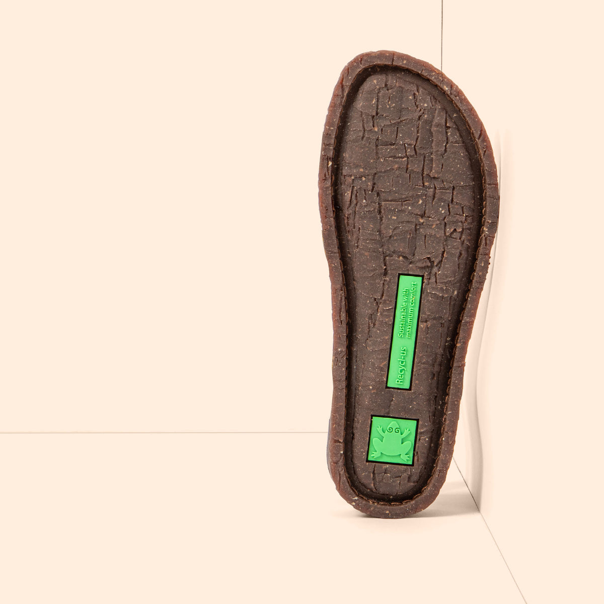 gid://shopify/Product/16124779725132_3