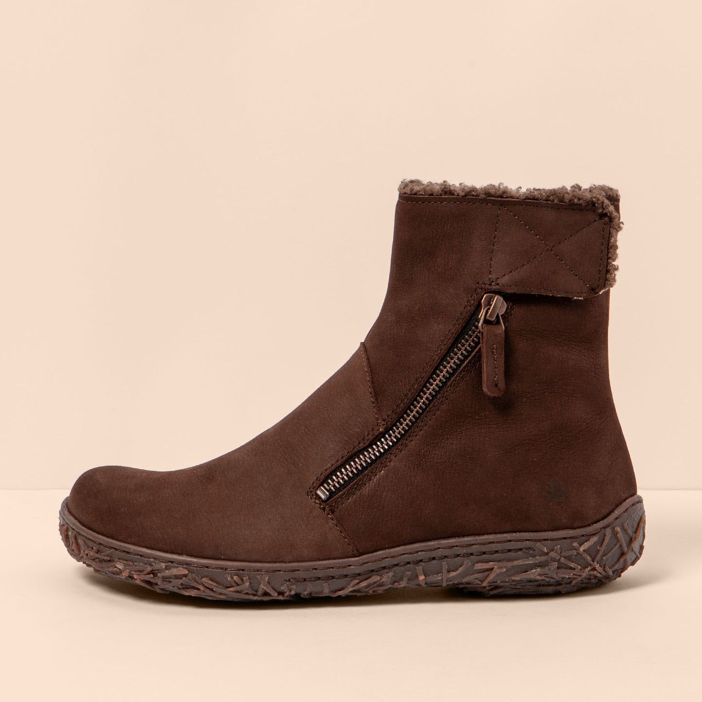 gid://shopify/Product/15700803813708_1