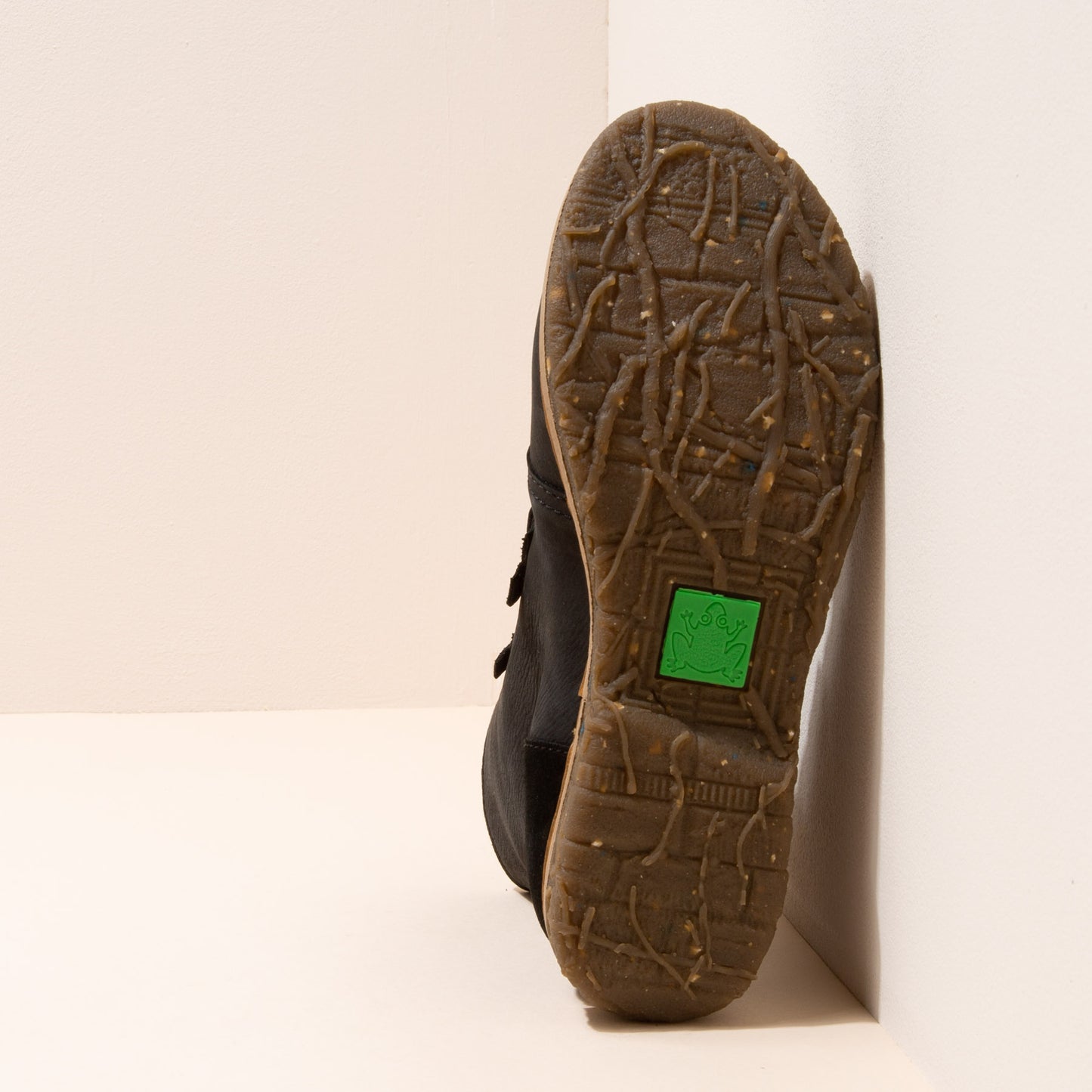 gid://shopify/Product/15699977404748_4