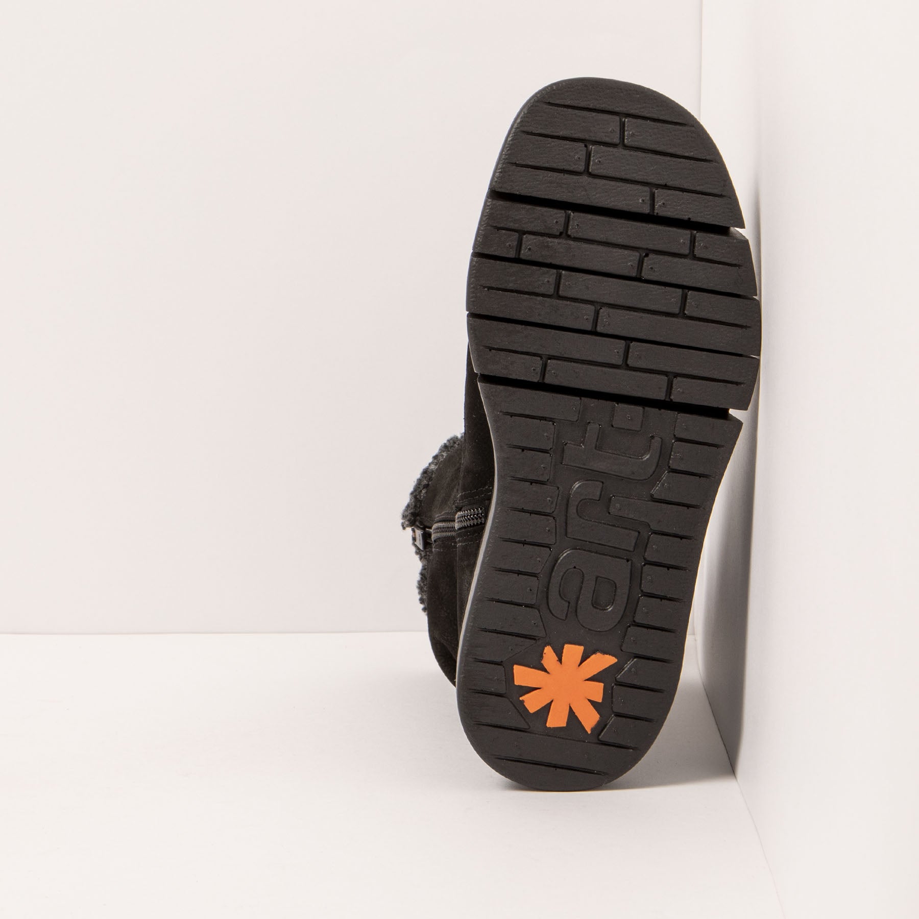 gid://shopify/Product/15785700524364_3
