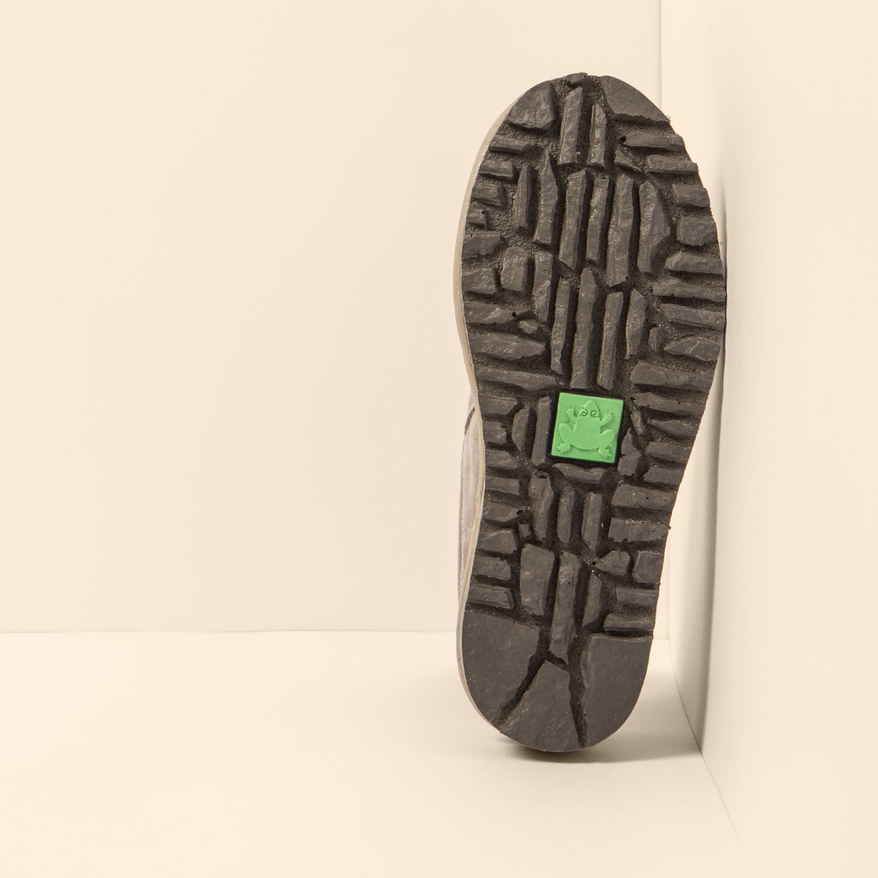 gid://shopify/Product/15700032389452_3