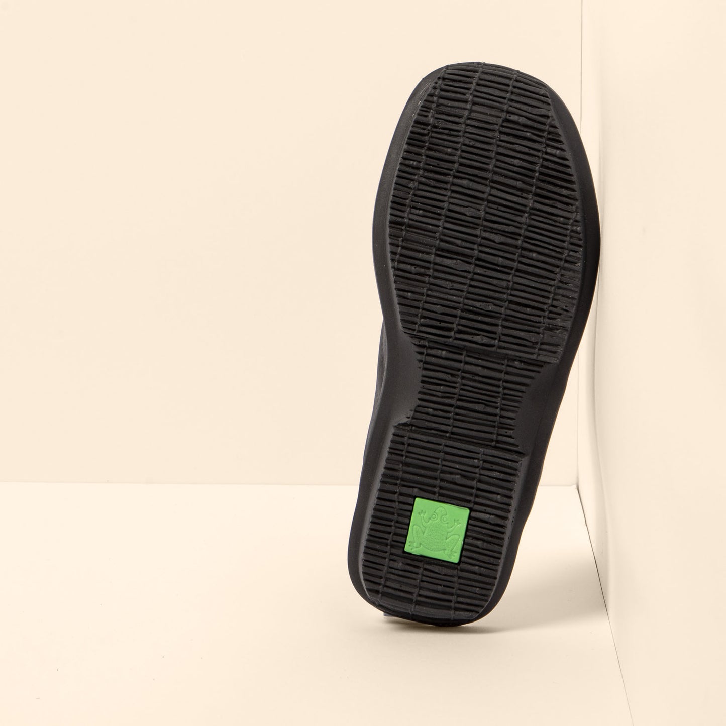 gid://shopify/Product/15700140458316_3