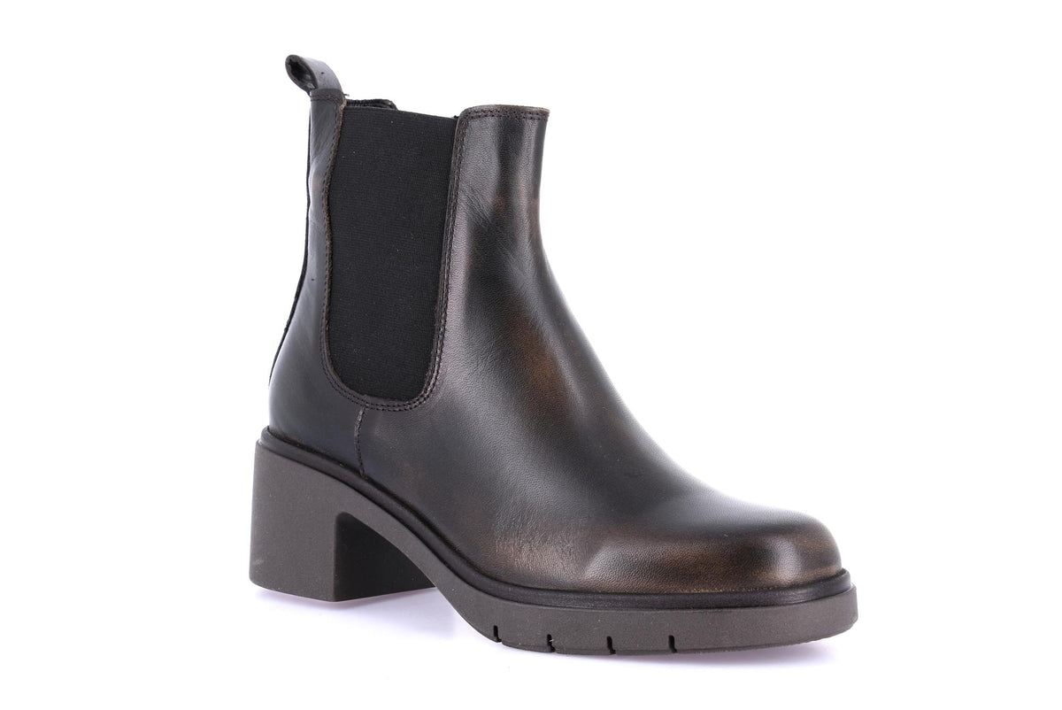 gid://shopify/Product/16106530898252_1