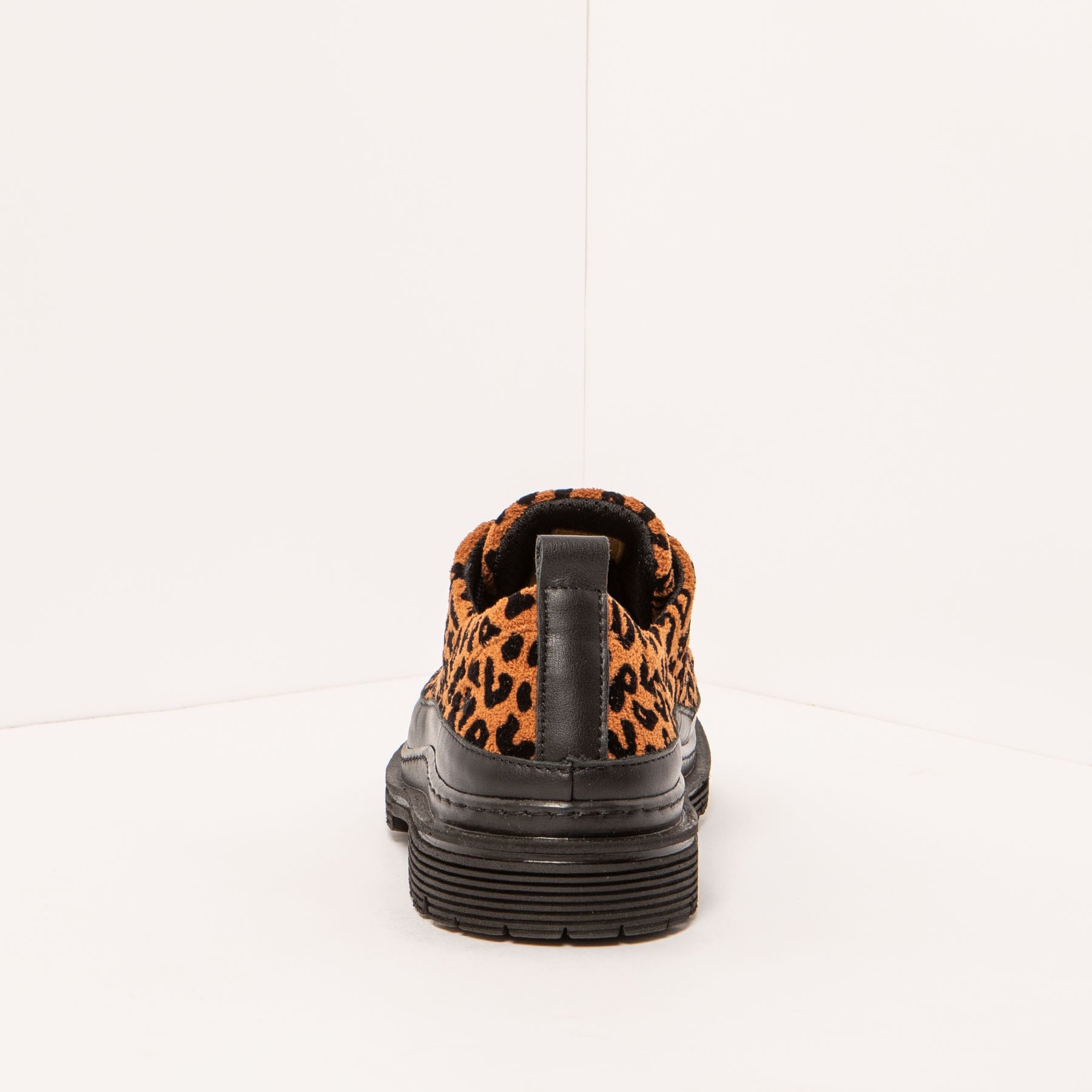 gid://shopify/Product/15694305689932_5