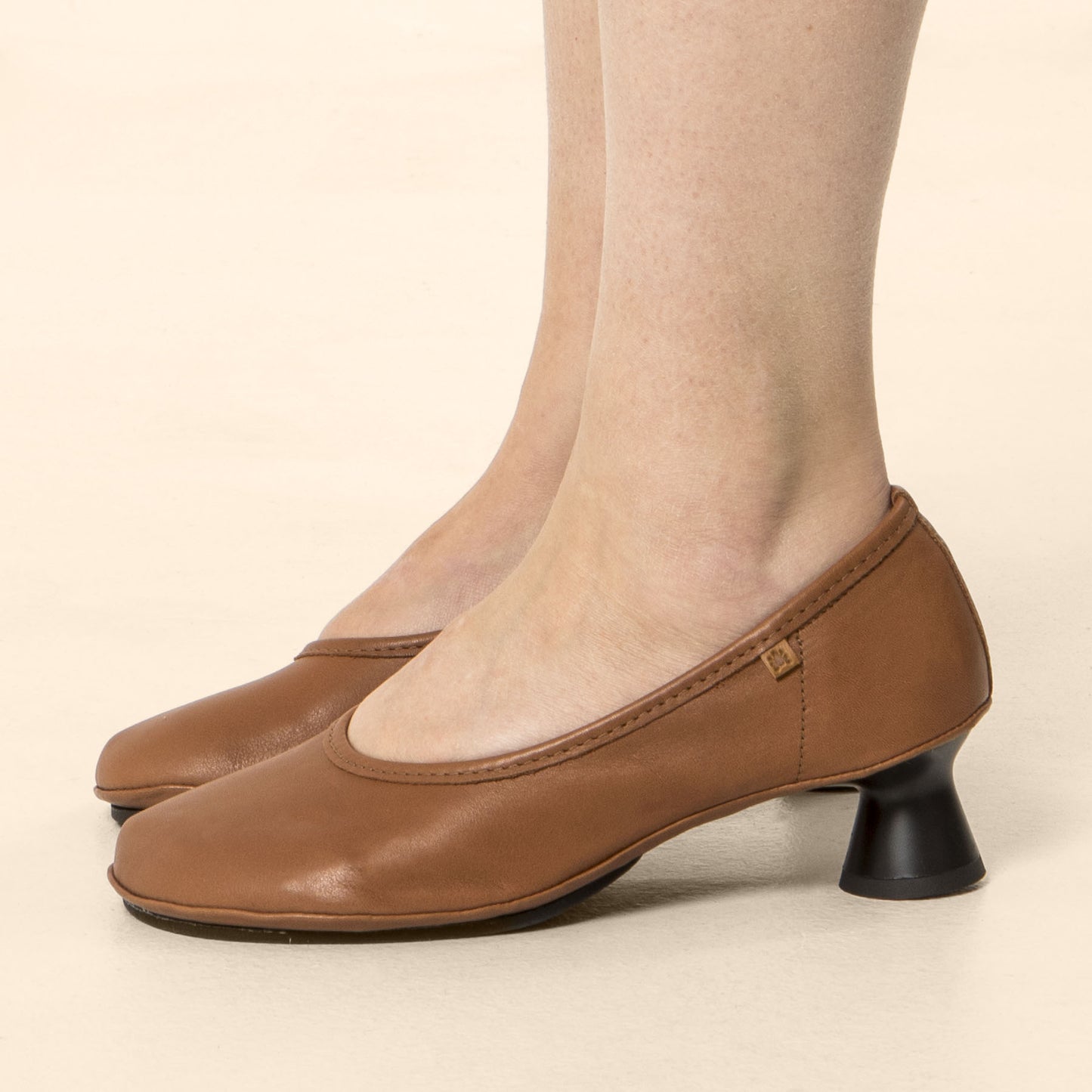 gid://shopify/Product/15700707377484_4