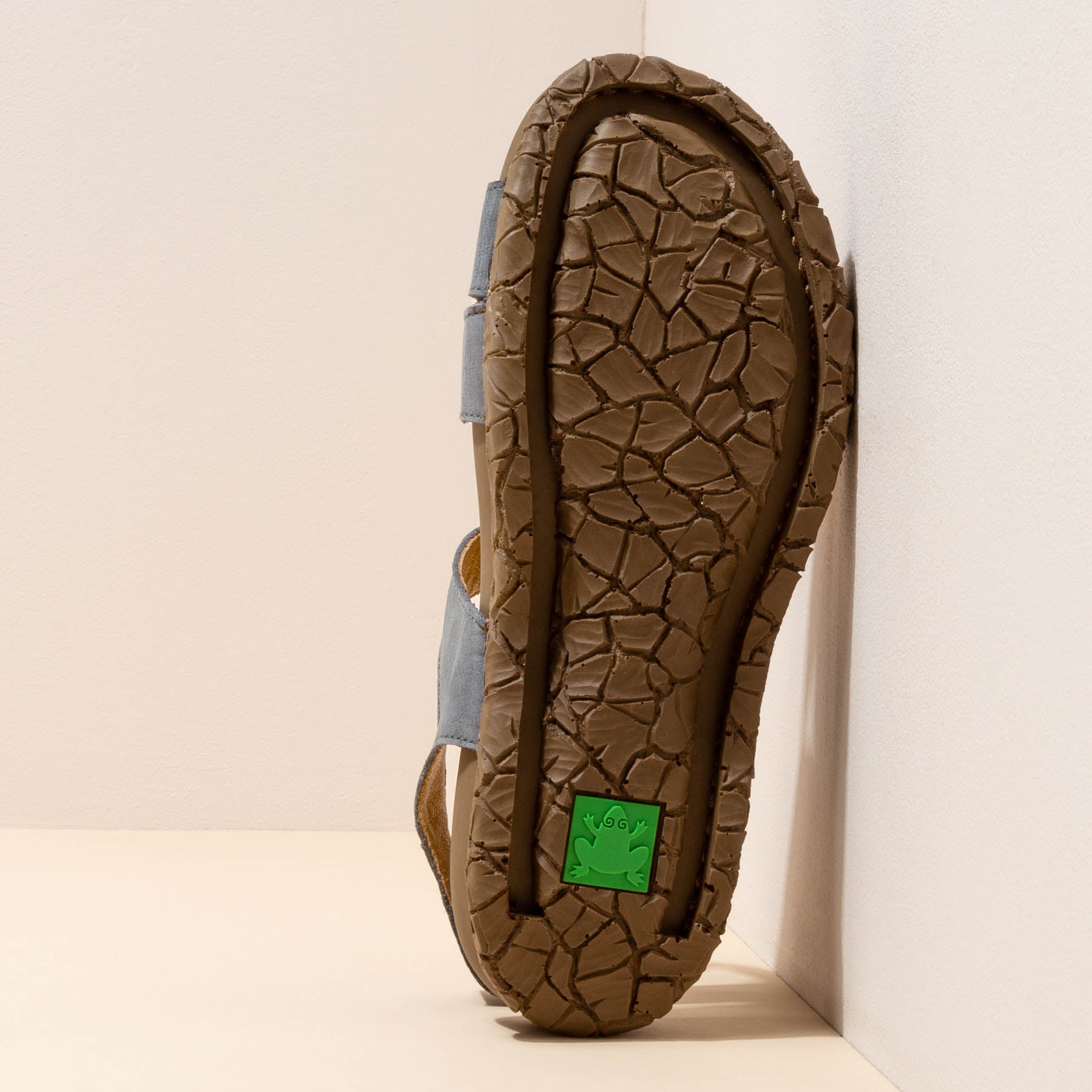 gid://shopify/Product/15700125876556_3