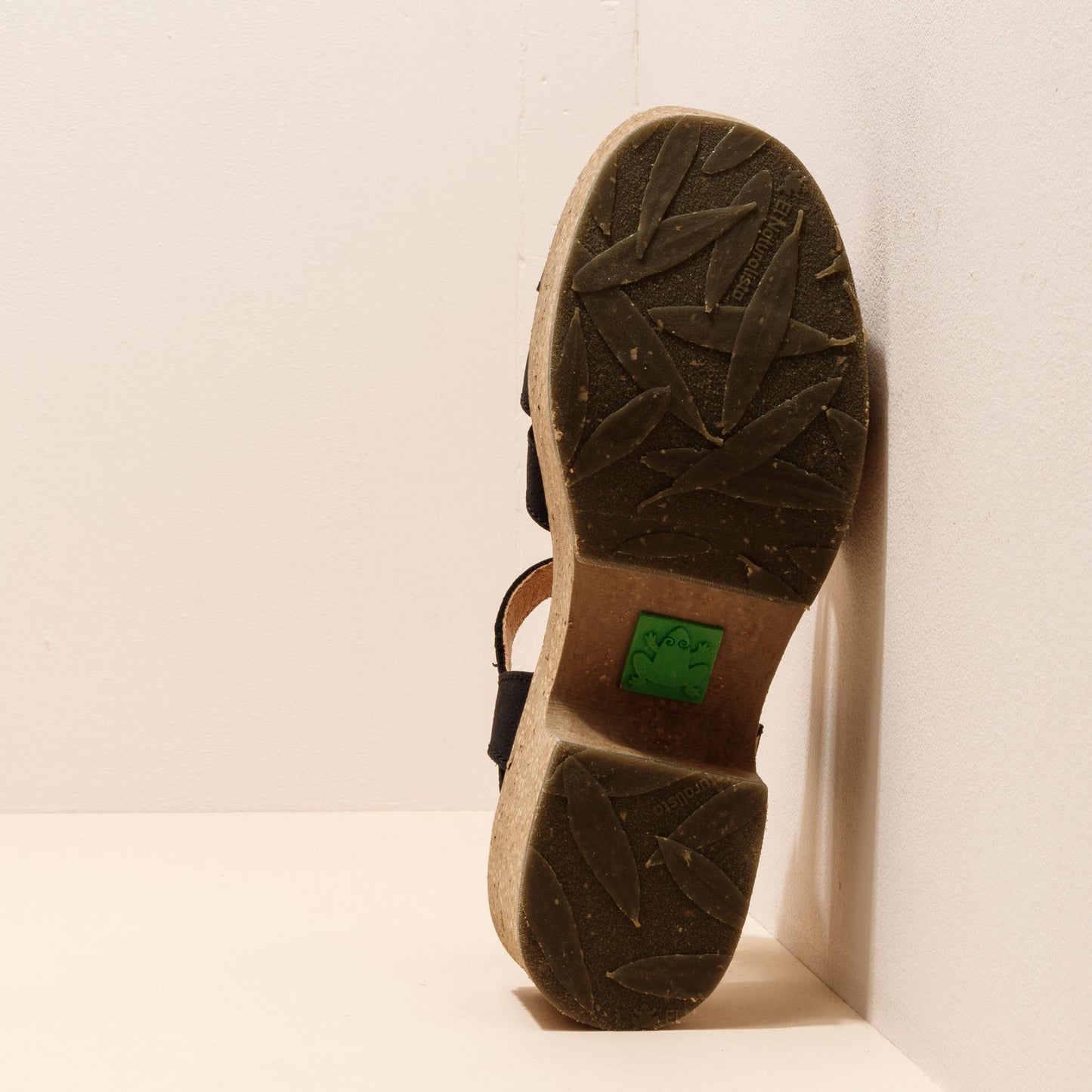 gid://shopify/Product/15700133380428_3
