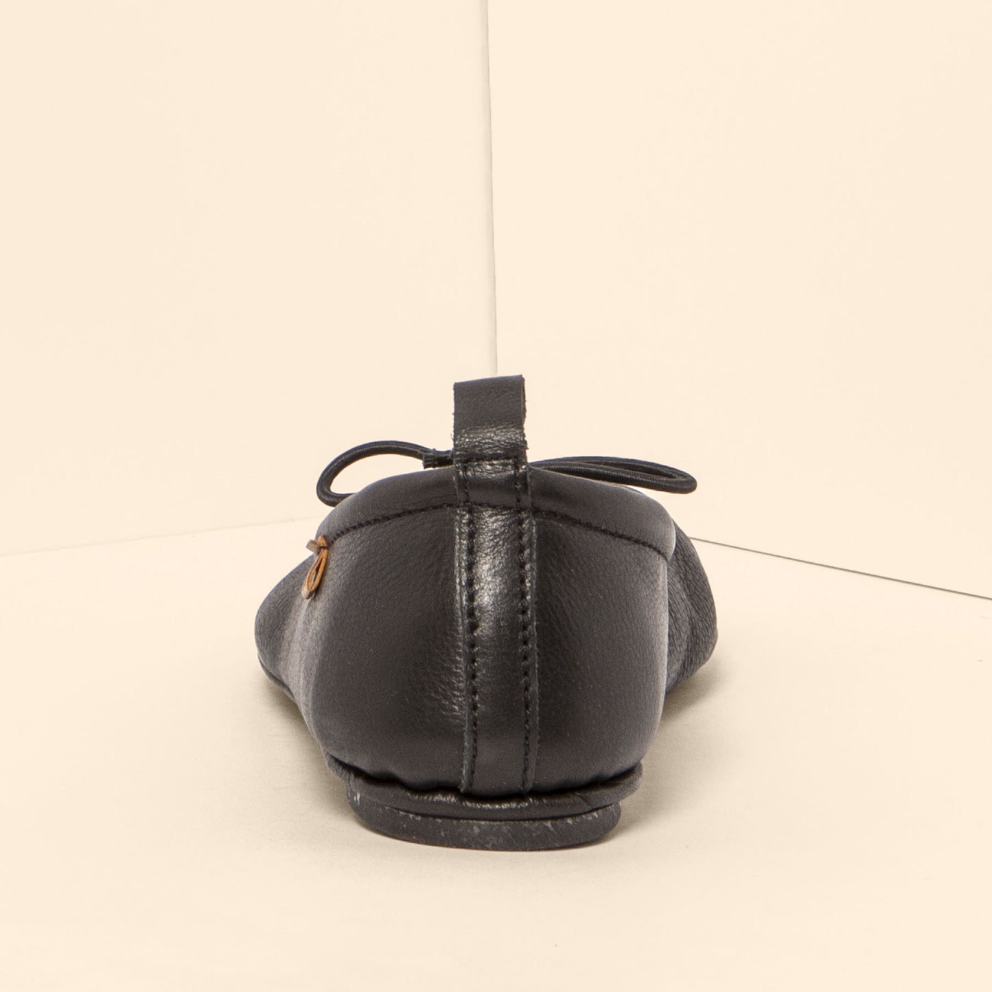 gid://shopify/Product/15700547141964_5