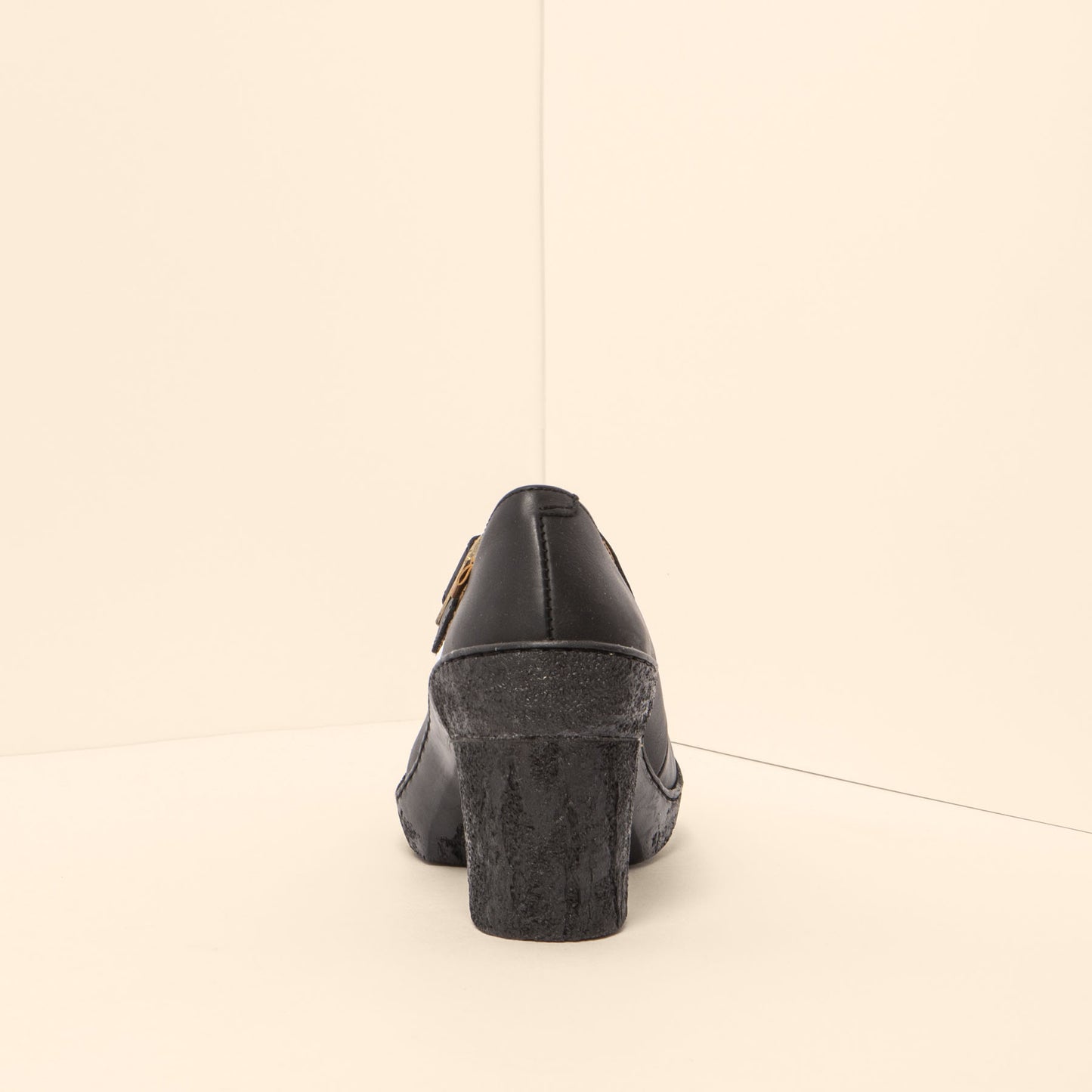 gid://shopify/Product/15699967410508_5