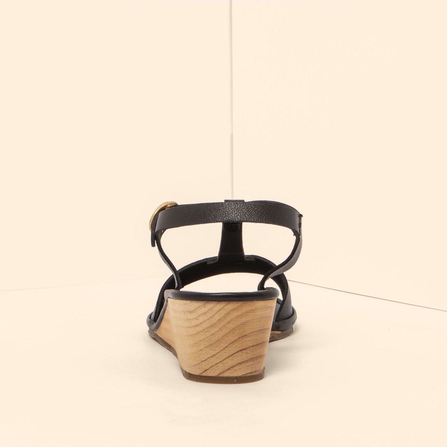 gid://shopify/Product/15700723040588_5