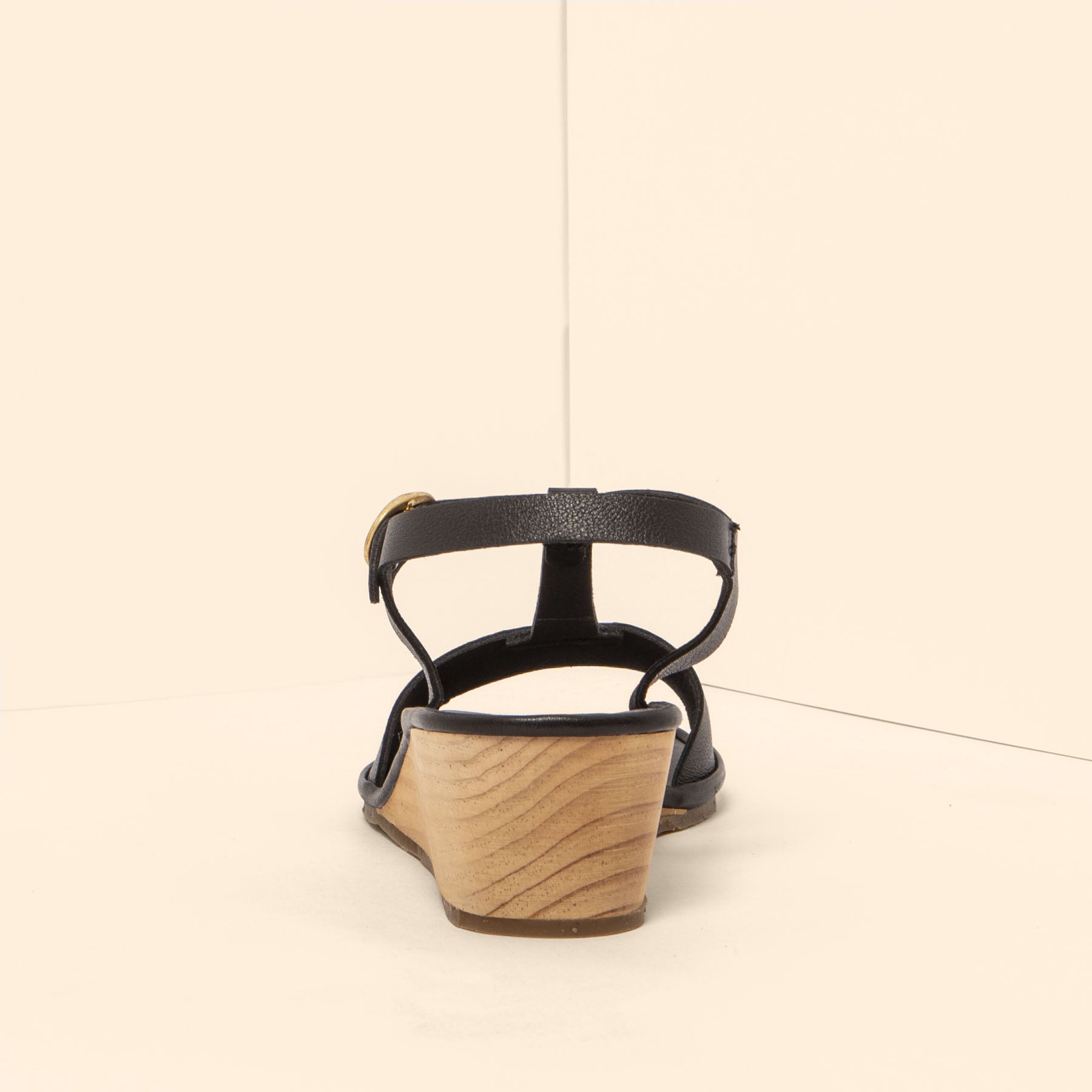 gid://shopify/Product/15700723040588_5