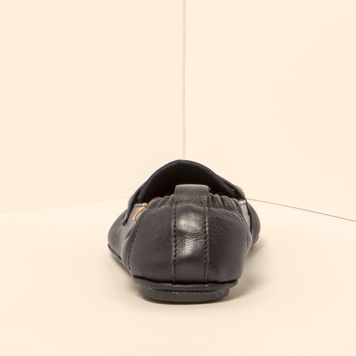 gid://shopify/Product/15700548649292_5