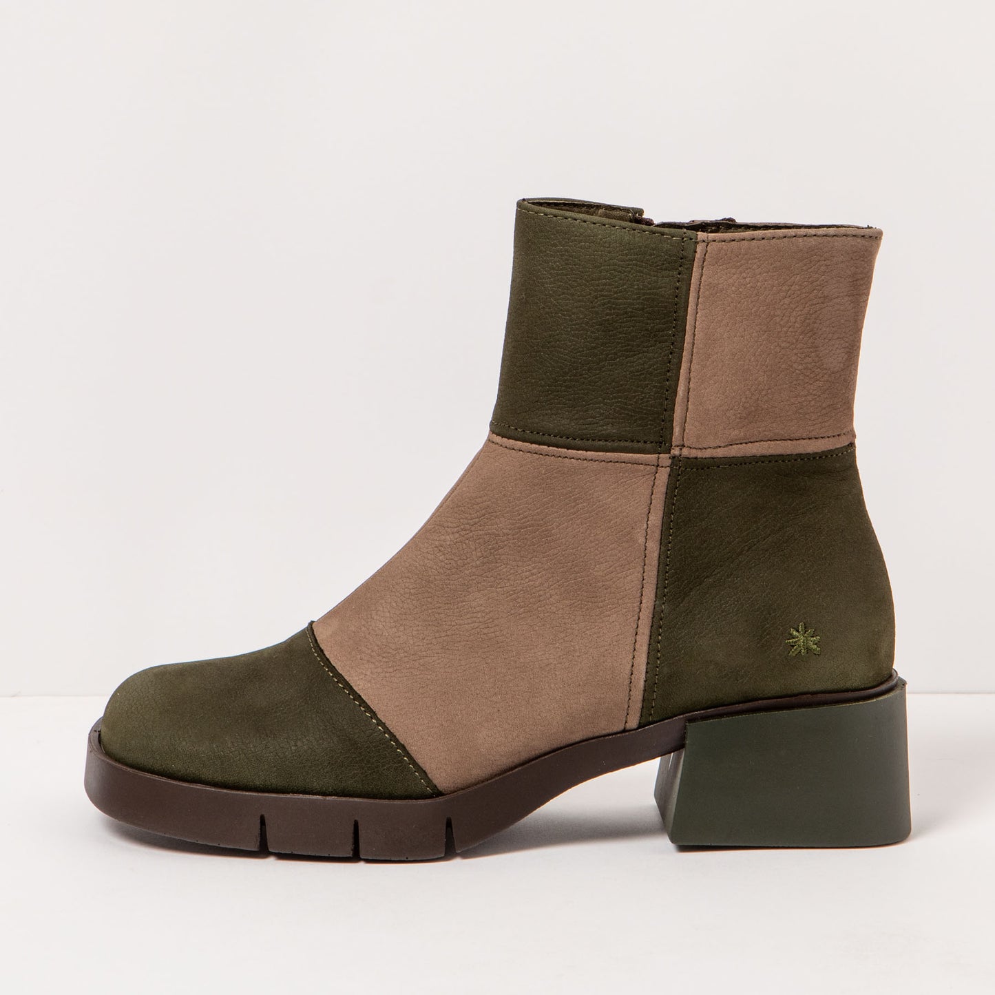 gid://shopify/Product/15693804863820_1