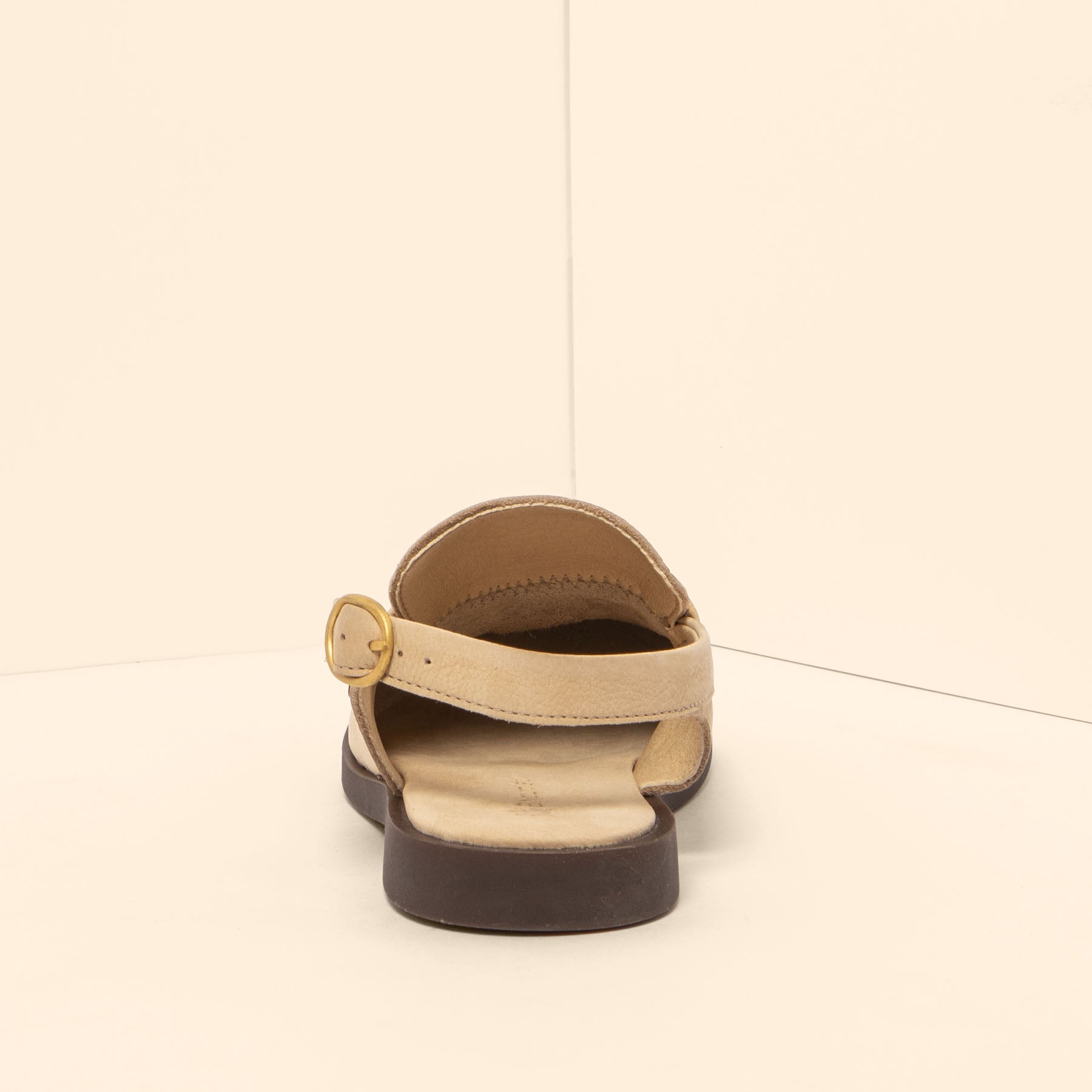 gid://shopify/Product/15700596457804_5