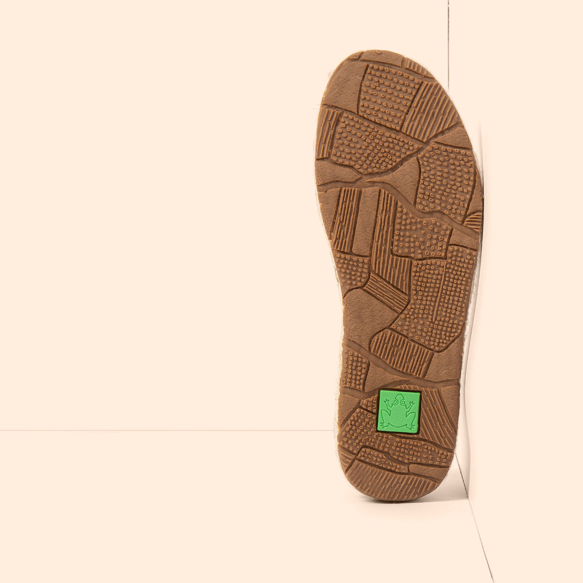 gid://shopify/Product/16124879405388_3