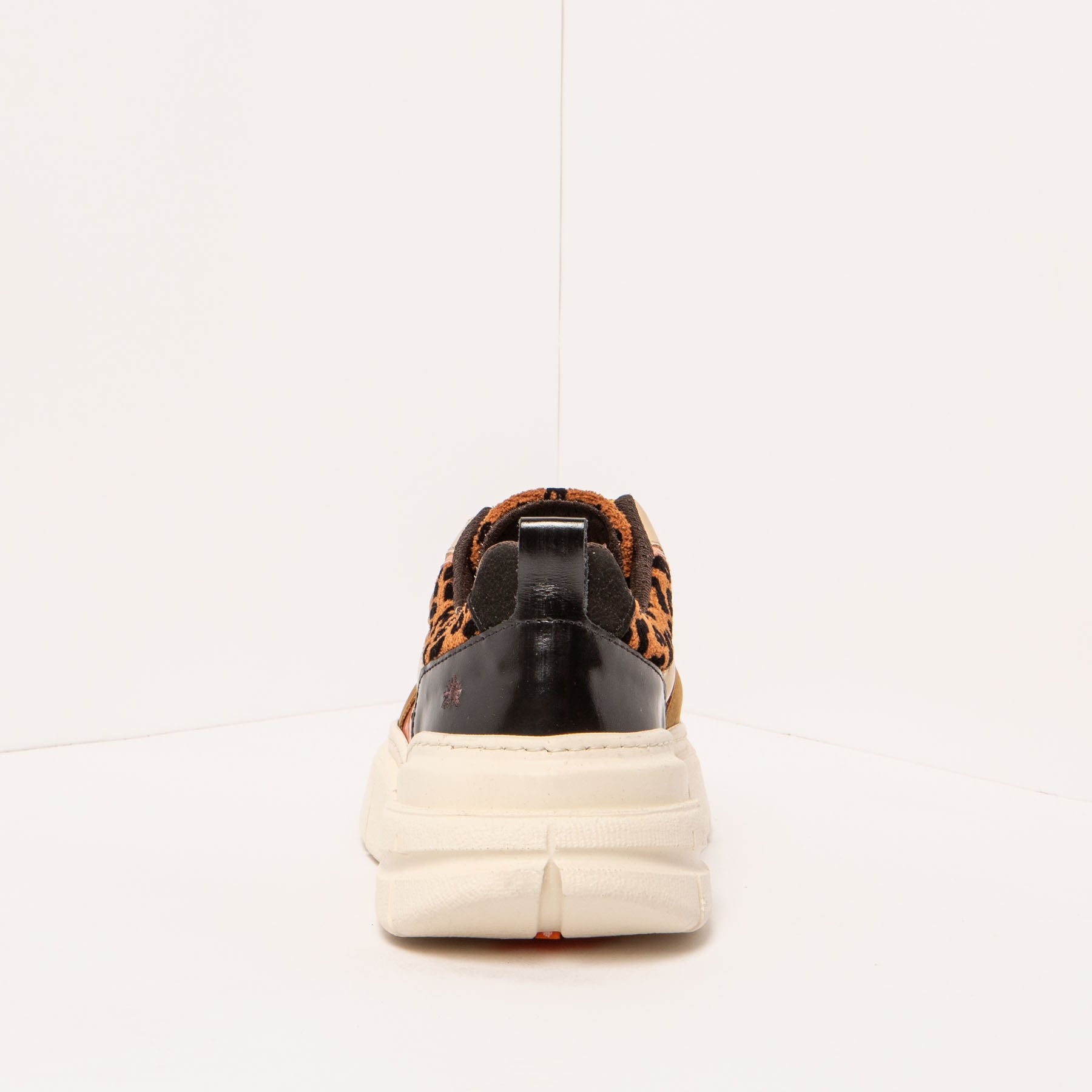 gid://shopify/Product/15694133559628_5